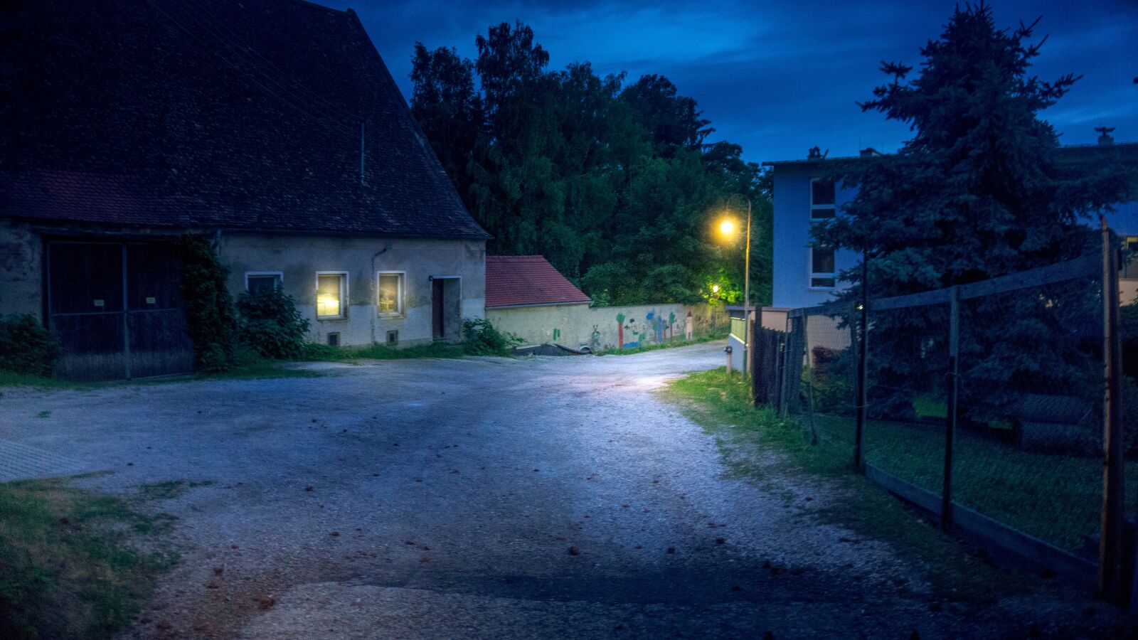 Sony a6000 sample photo. Evening, road, atmosphere photography