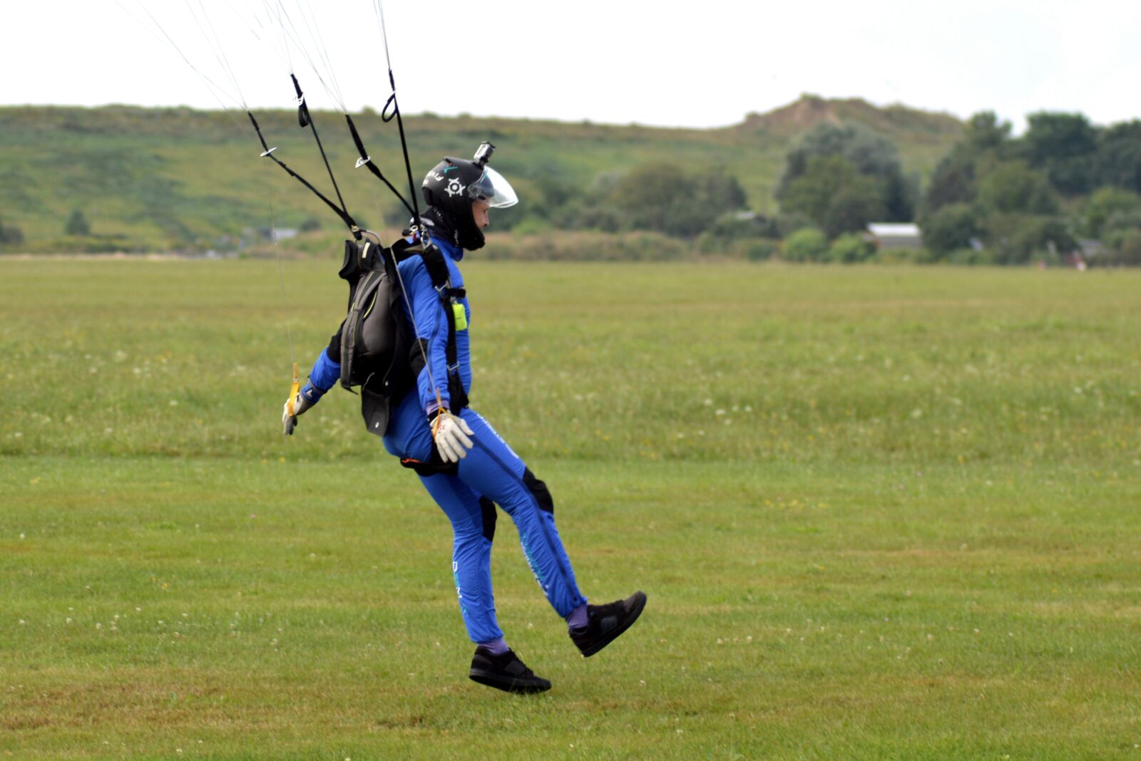 Nikon D3200 sample photo. Landing, skydiver, sky photography
