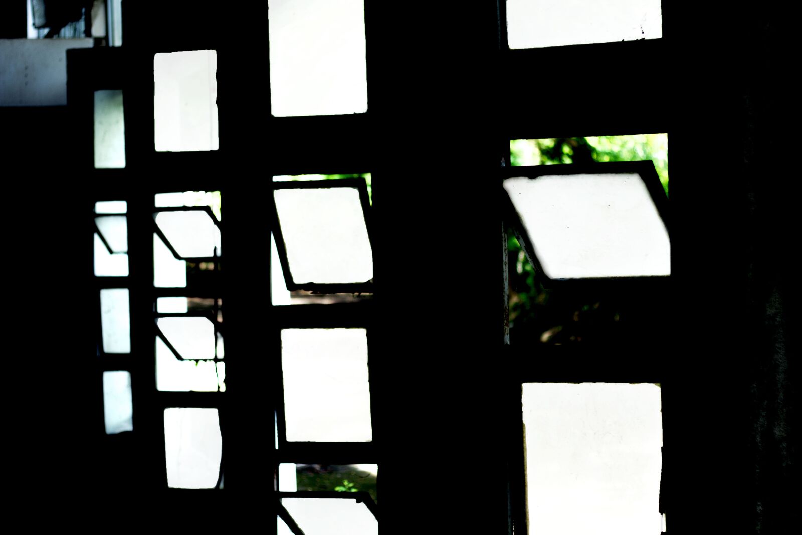 Canon EOS 60D + Canon EF 50mm F1.8 II sample photo. Mirror, light, windown photography