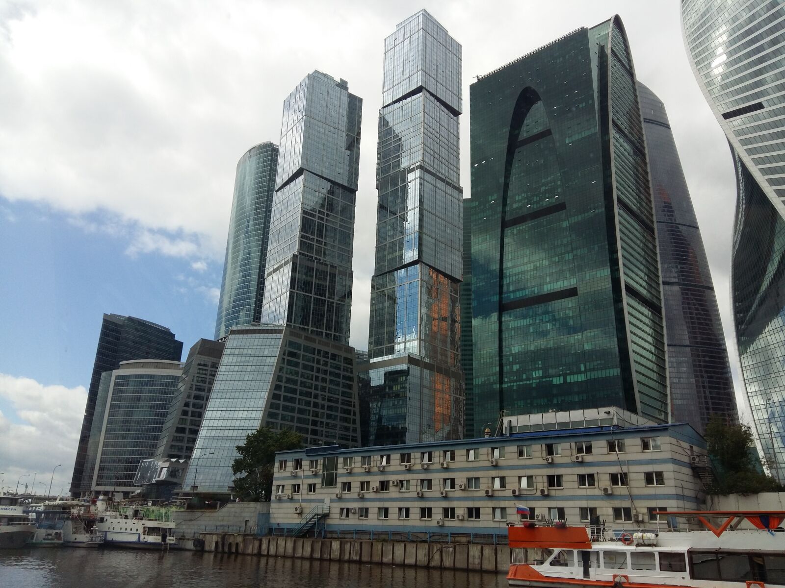 Samsung Galaxy A5 sample photo. Moscow, river, buildings photography