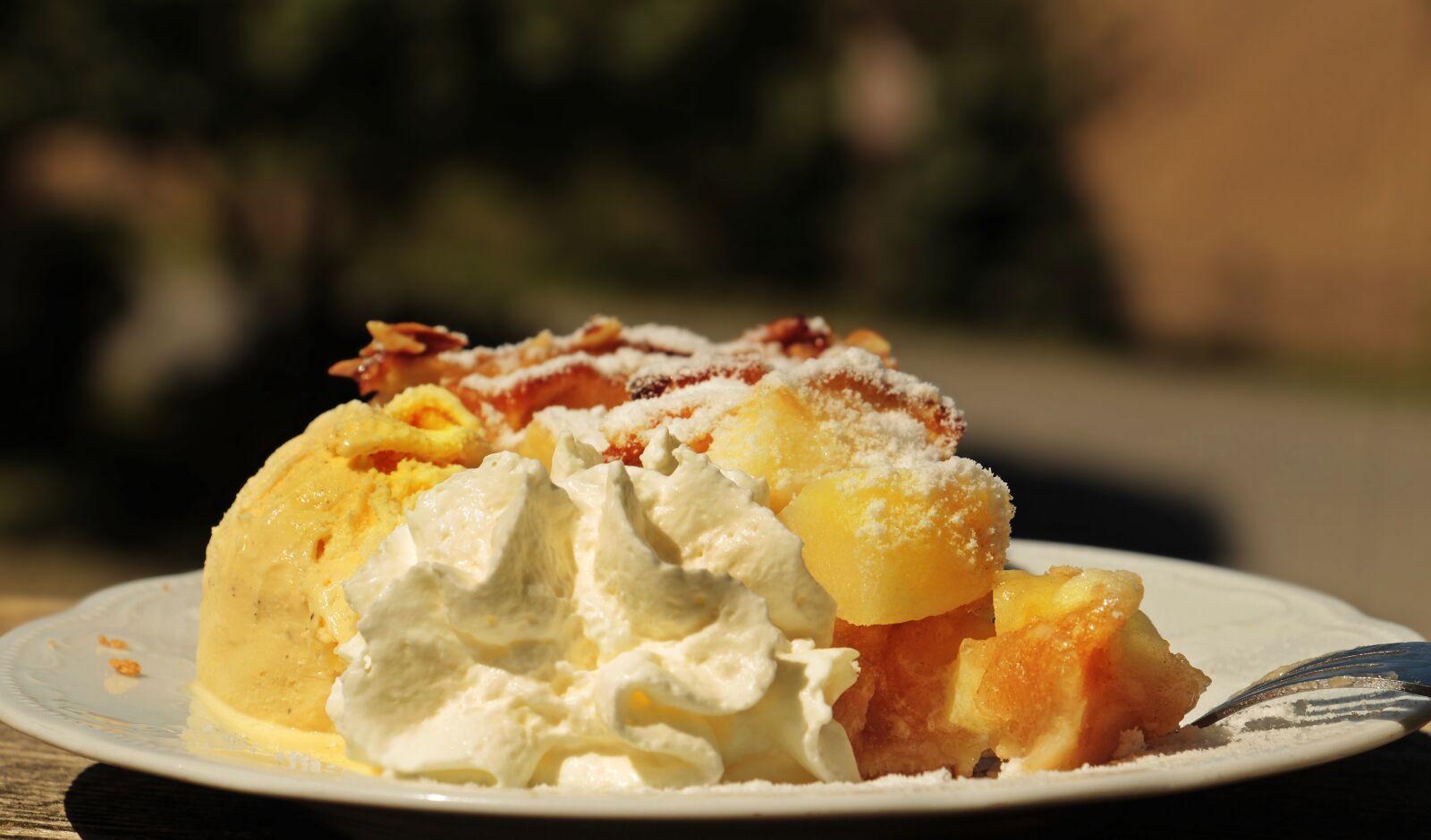Canon EOS 100D (EOS Rebel SL1 / EOS Kiss X7) sample photo. Apple pie, cream, ice photography