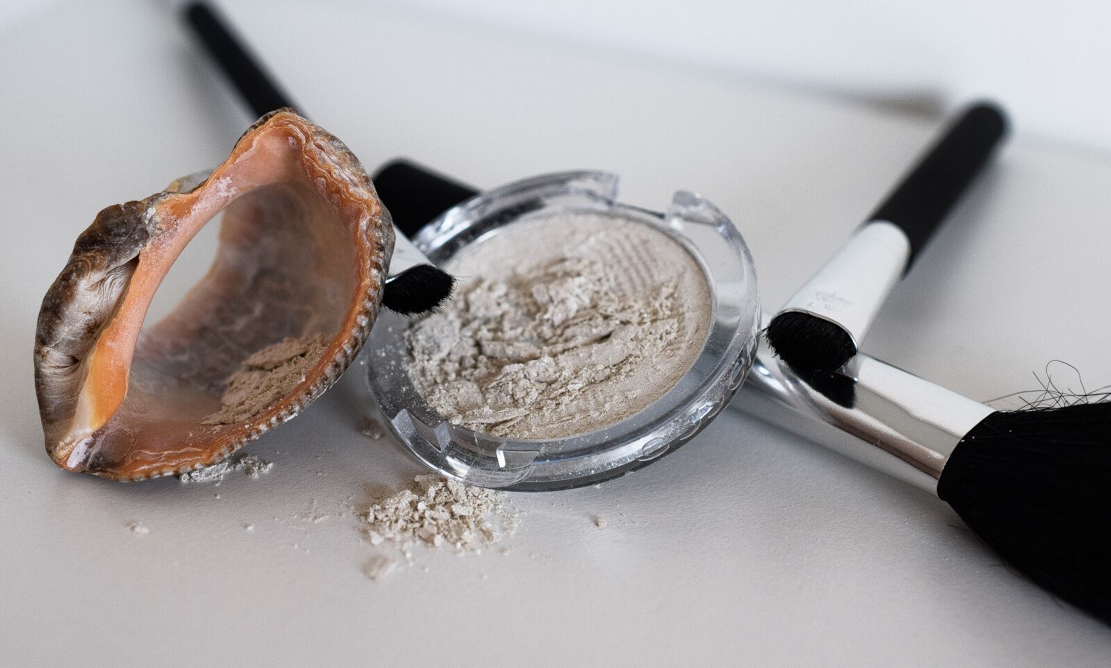 Nikon D5300 sample photo. Makeup, shadows, powder photography