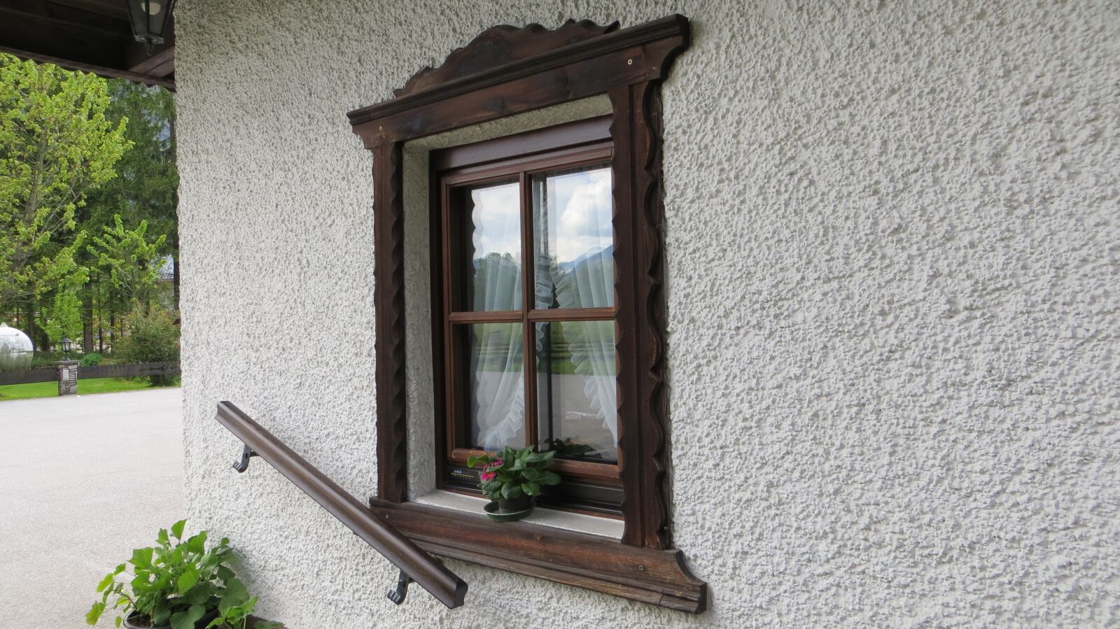 Canon PowerShot SX260 HS sample photo. Window, wood, flower photography