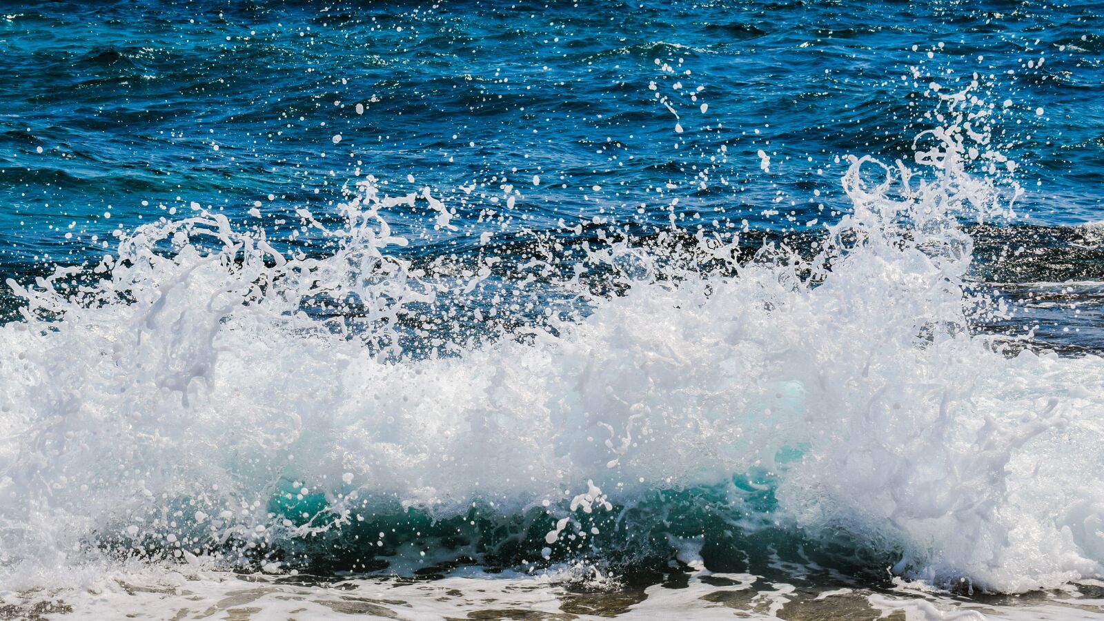 Nikon D3300 sample photo. Wave, smashing, drops photography
