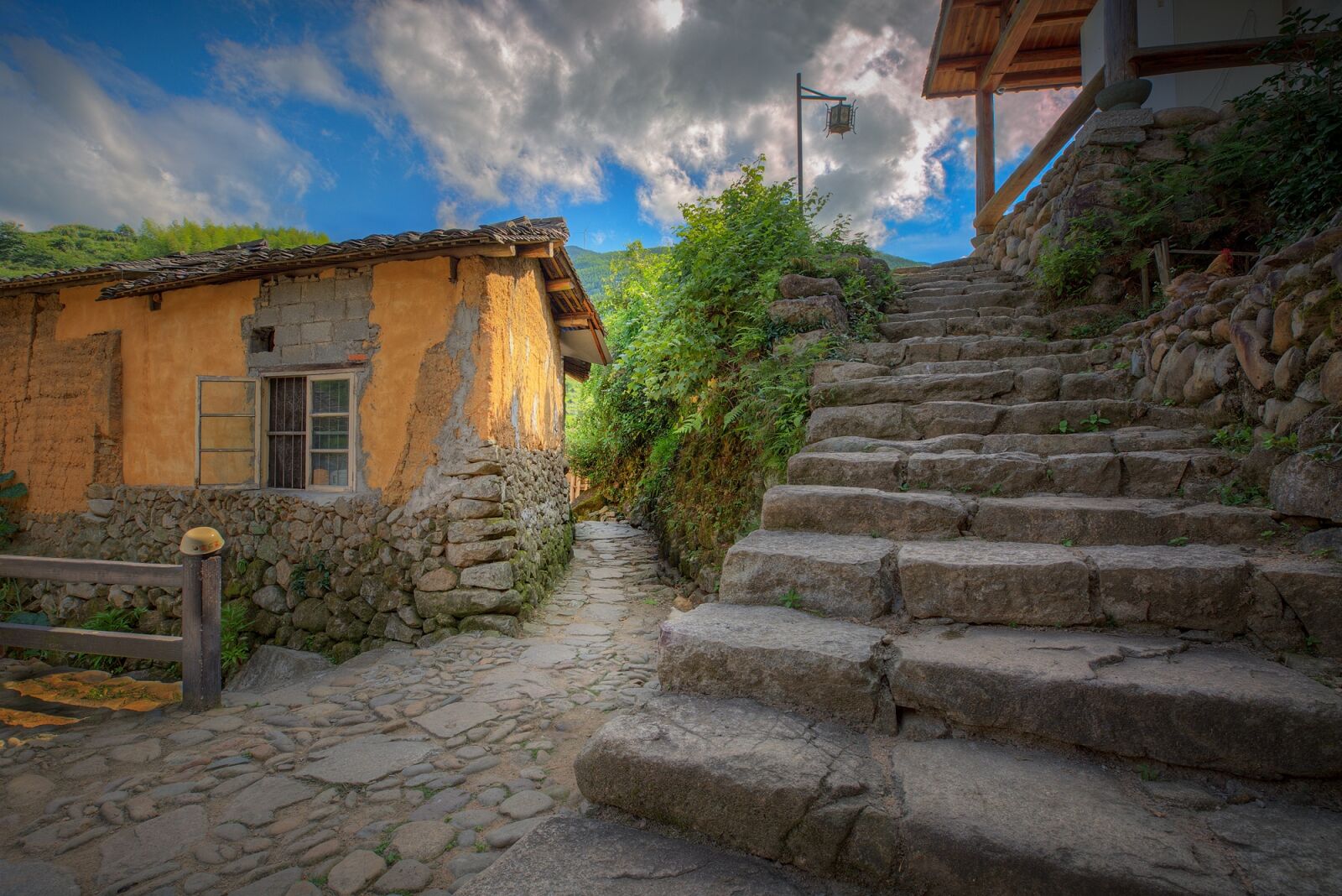 Canon EF 16-35mm F2.8L III USM sample photo. Mountain village, mud room photography