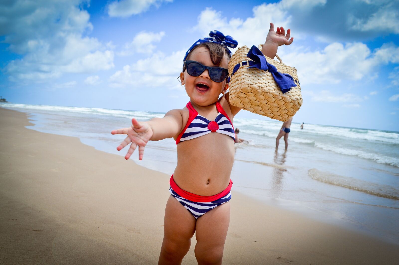 Nikon D3200 sample photo. Open arms, child, happy photography