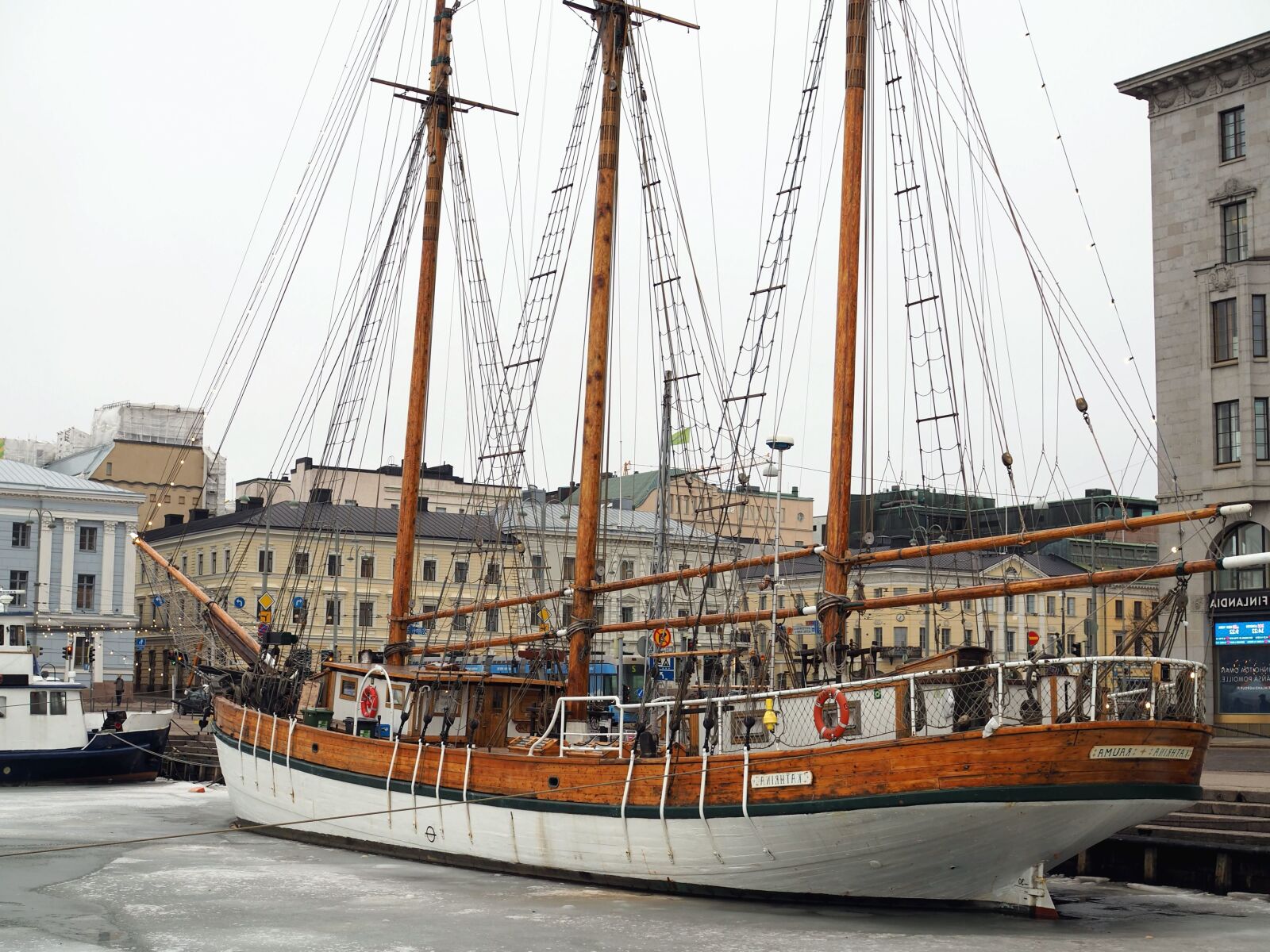 Olympus OM-D E-M10 II sample photo. Ship, sailboat, sea, town photography