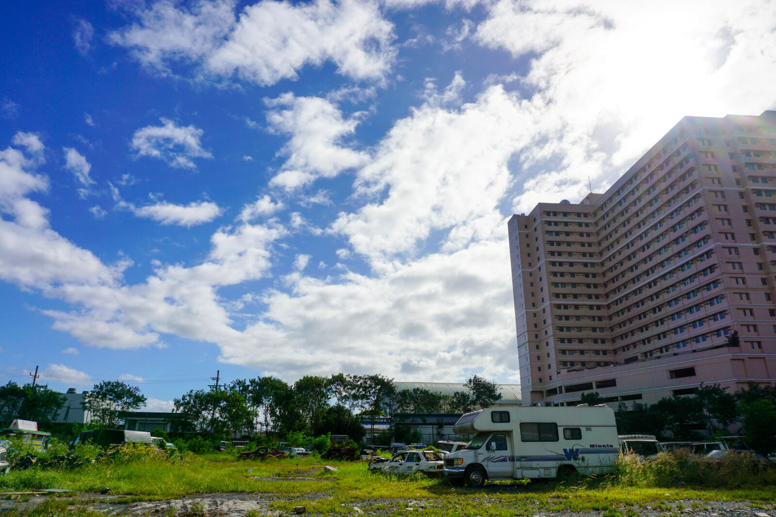 Sony a6000 sample photo. Buildings, clouds, landscape, truck photography