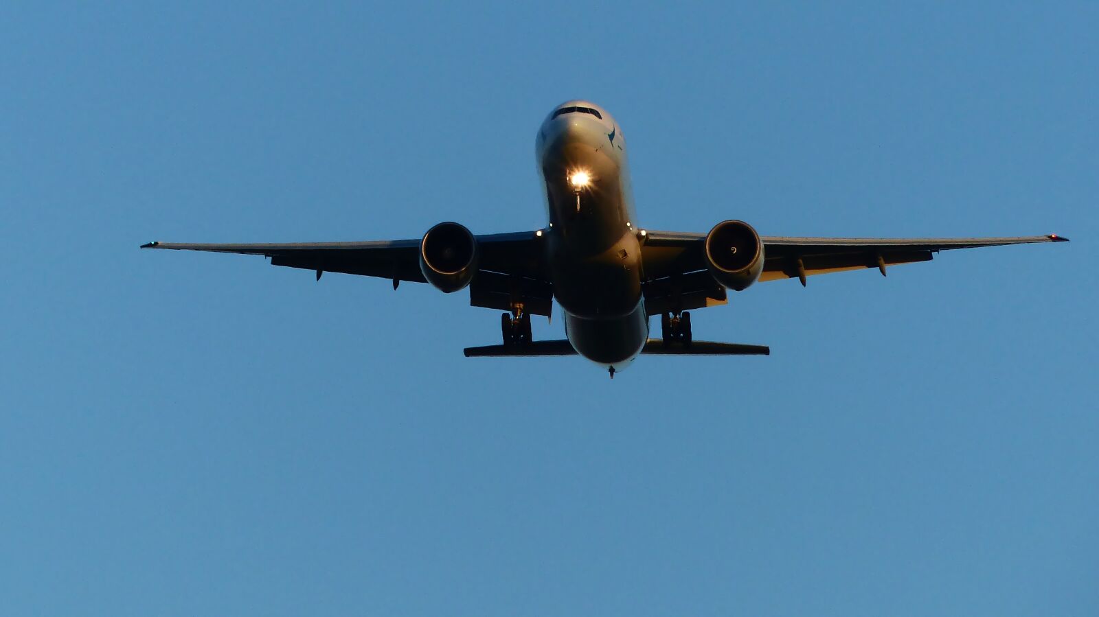 Panasonic Lumix DMC-FZ200 sample photo. Transport, aircraft, flight photography