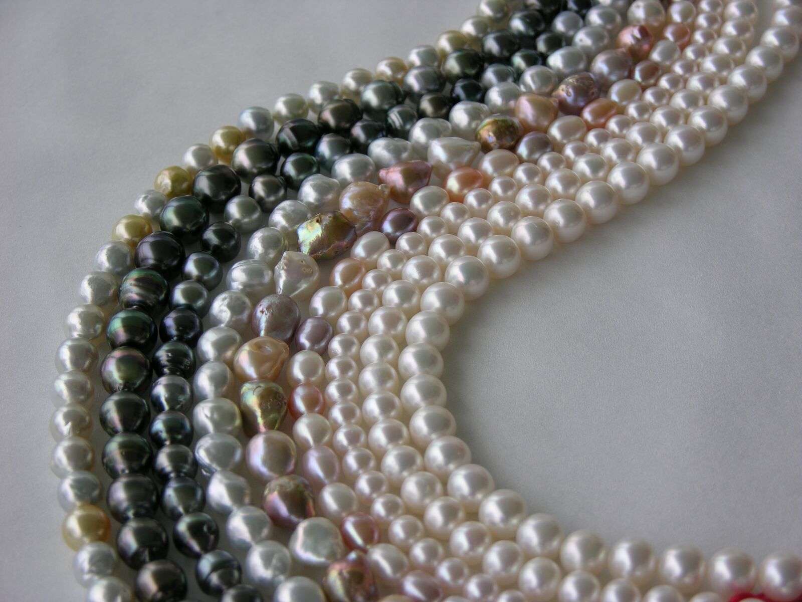 Nikon E8700 sample photo. Beads, freshwater pearls, bead photography