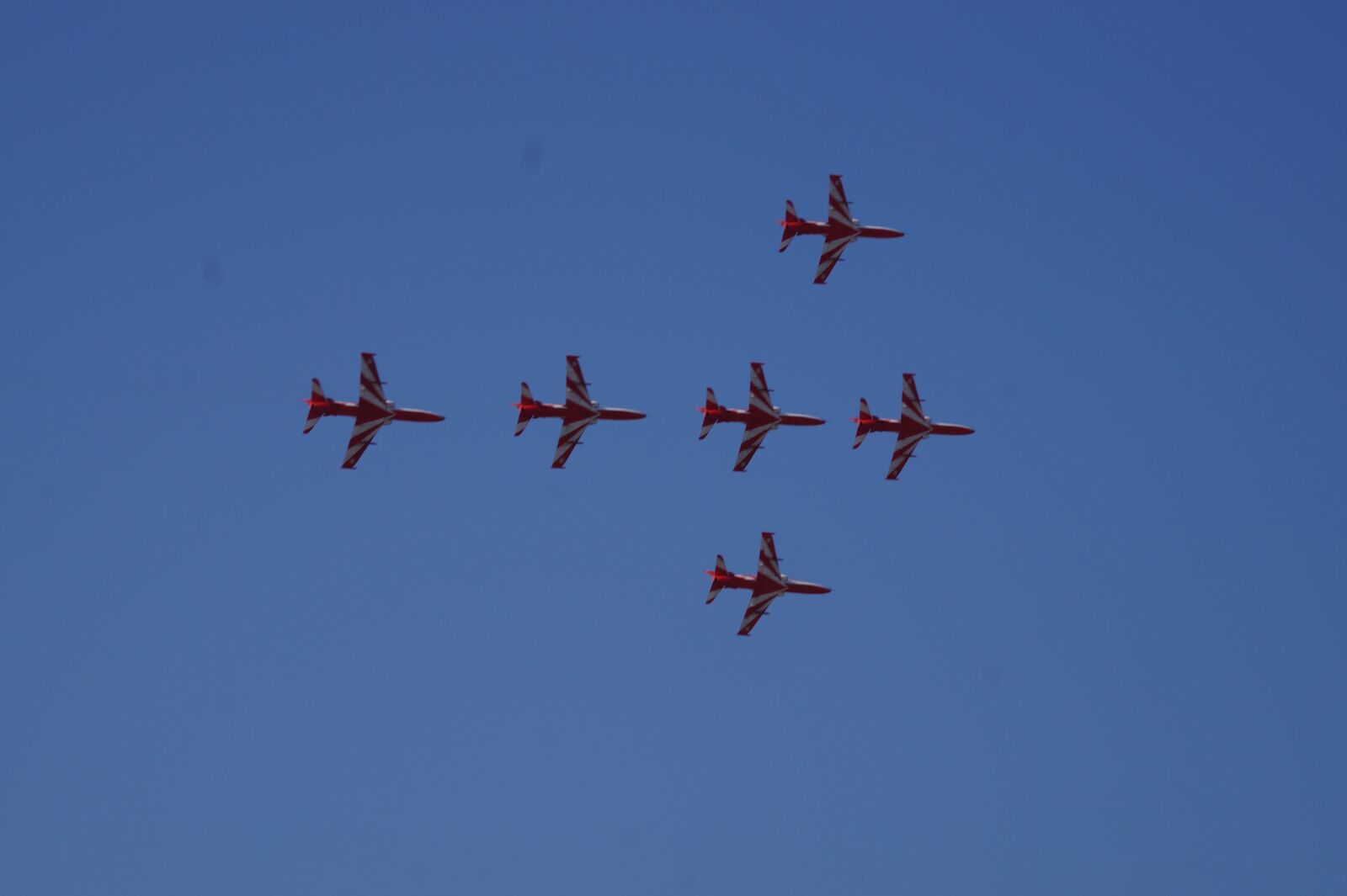 Sony SLT-A58 + Sony DT 55-200mm F4-5.6 SAM sample photo. Aerobics, plane, aero india photography