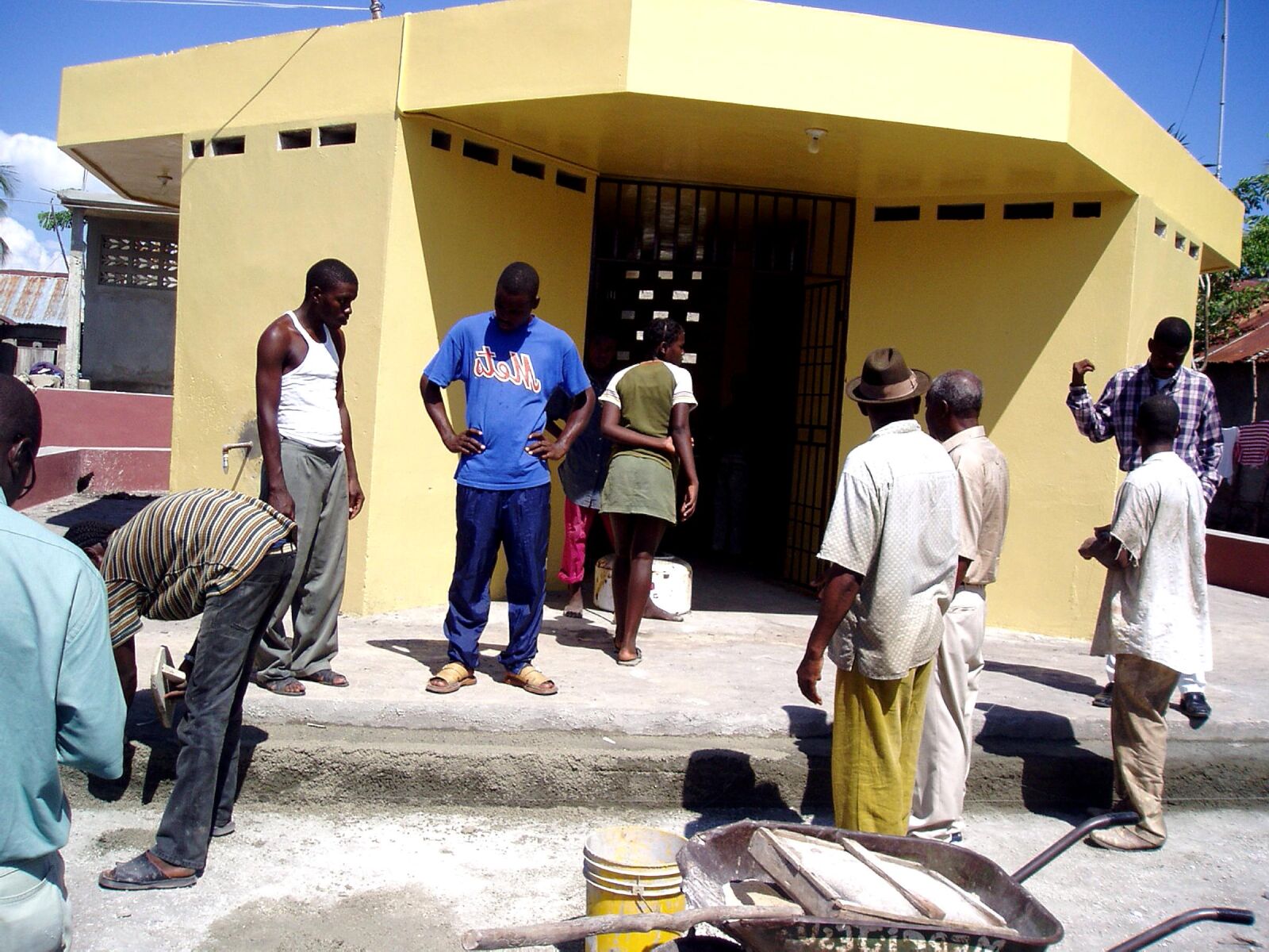 Olympus u10D,S300D,u300D sample photo. Repairs, haitian, water, kiosk photography