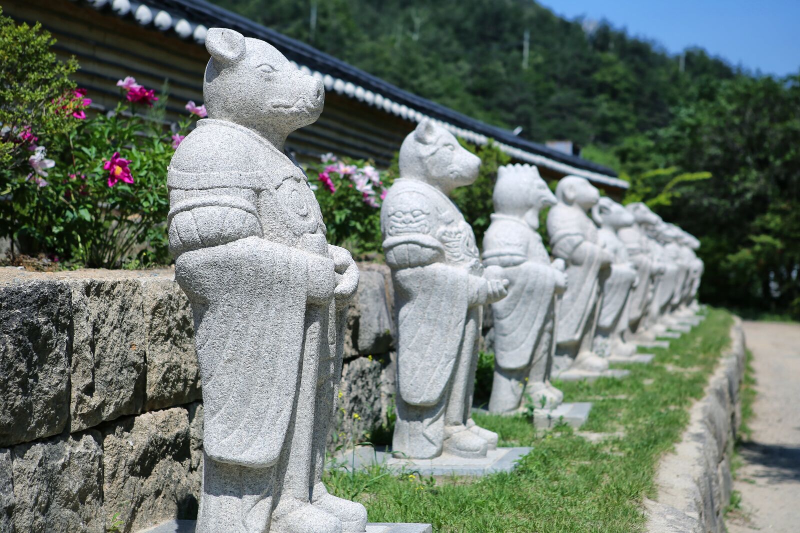 Canon EOS 5D Mark III sample photo. Temple, section, 12 photography