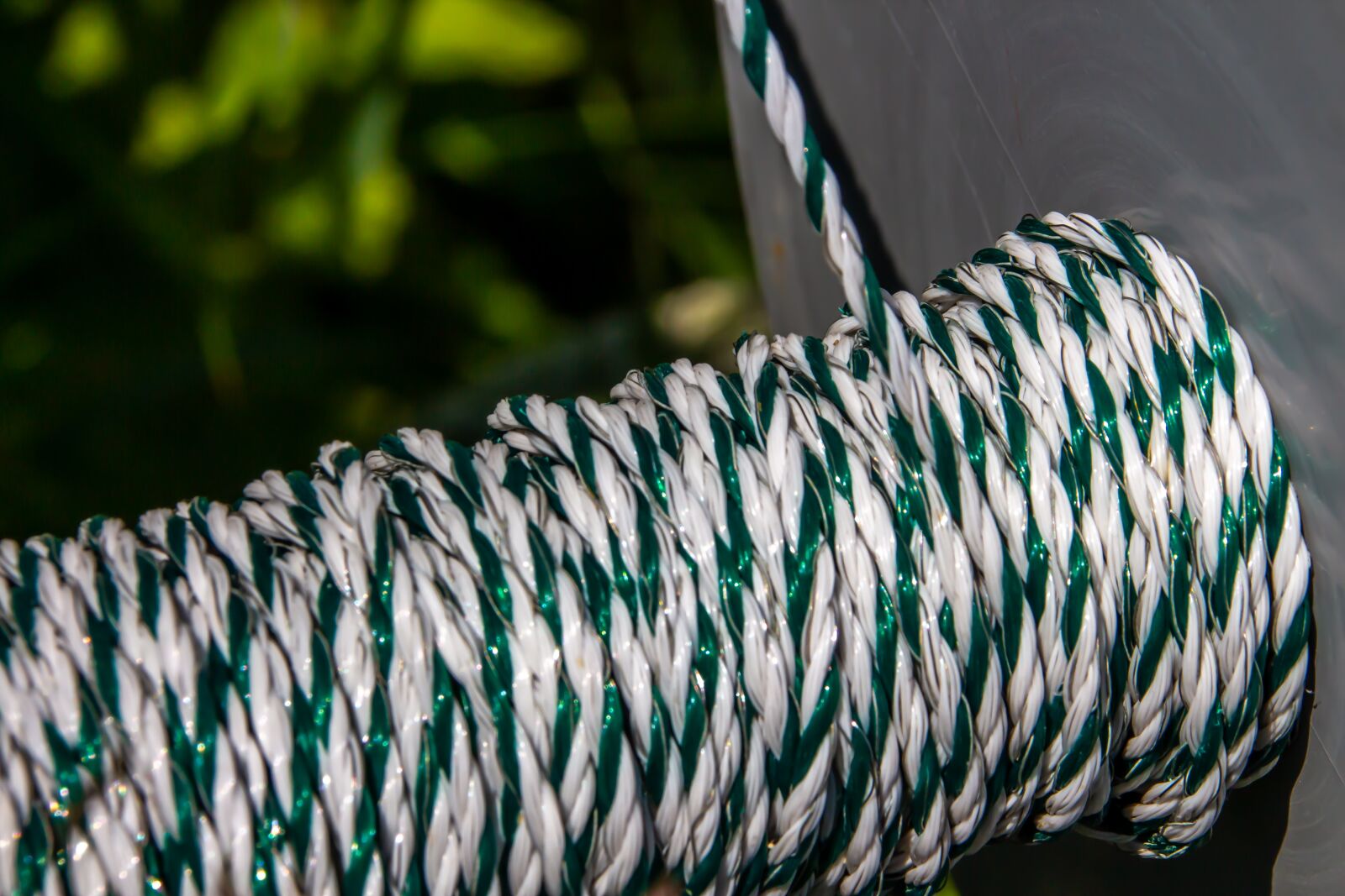 Canon EOS 650D (EOS Rebel T4i / EOS Kiss X6i) sample photo. Metal, cable, electric fence photography