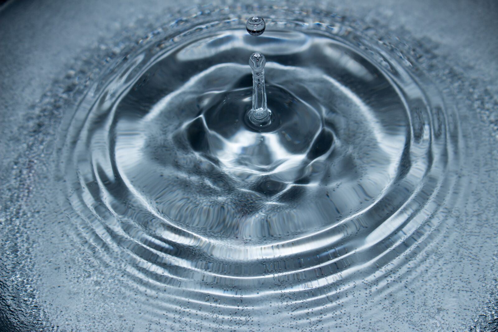 Canon EOS 700D (EOS Rebel T5i / EOS Kiss X7i) sample photo. Drop of water, moment photography