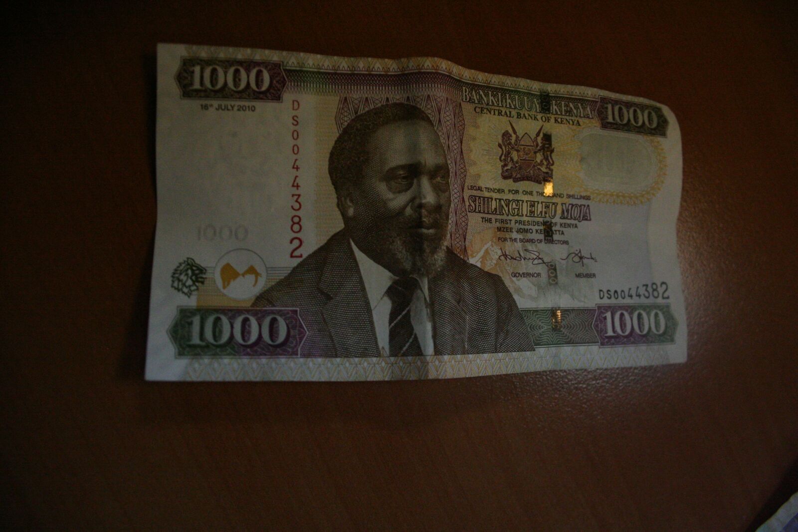 Canon EOS 350D (EOS Digital Rebel XT / EOS Kiss Digital N) sample photo. Kenya, kenyan currency, shilling photography