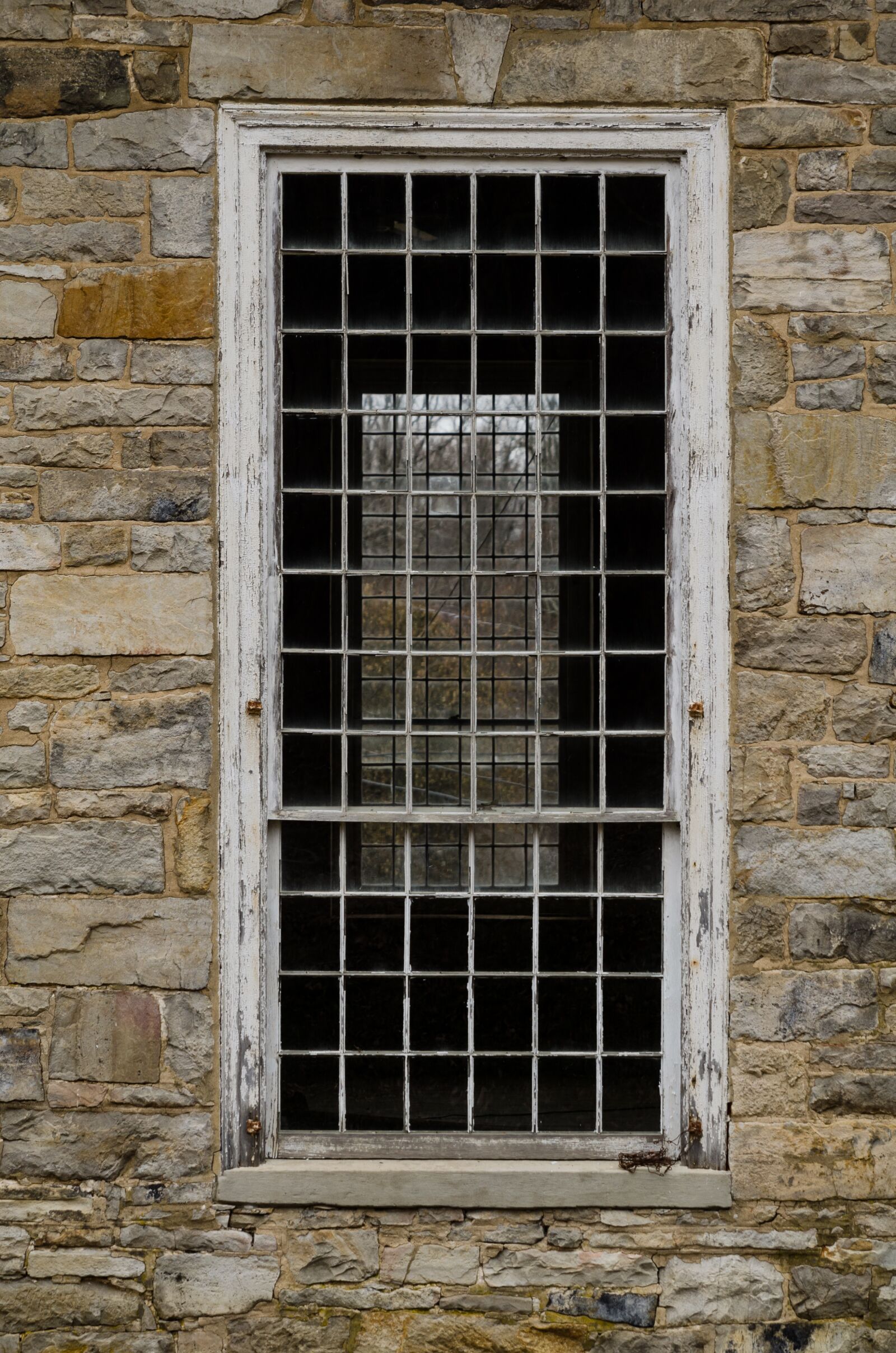 Tamron SP 24-70mm F2.8 Di VC USD sample photo. Windows, stone, architecture photography