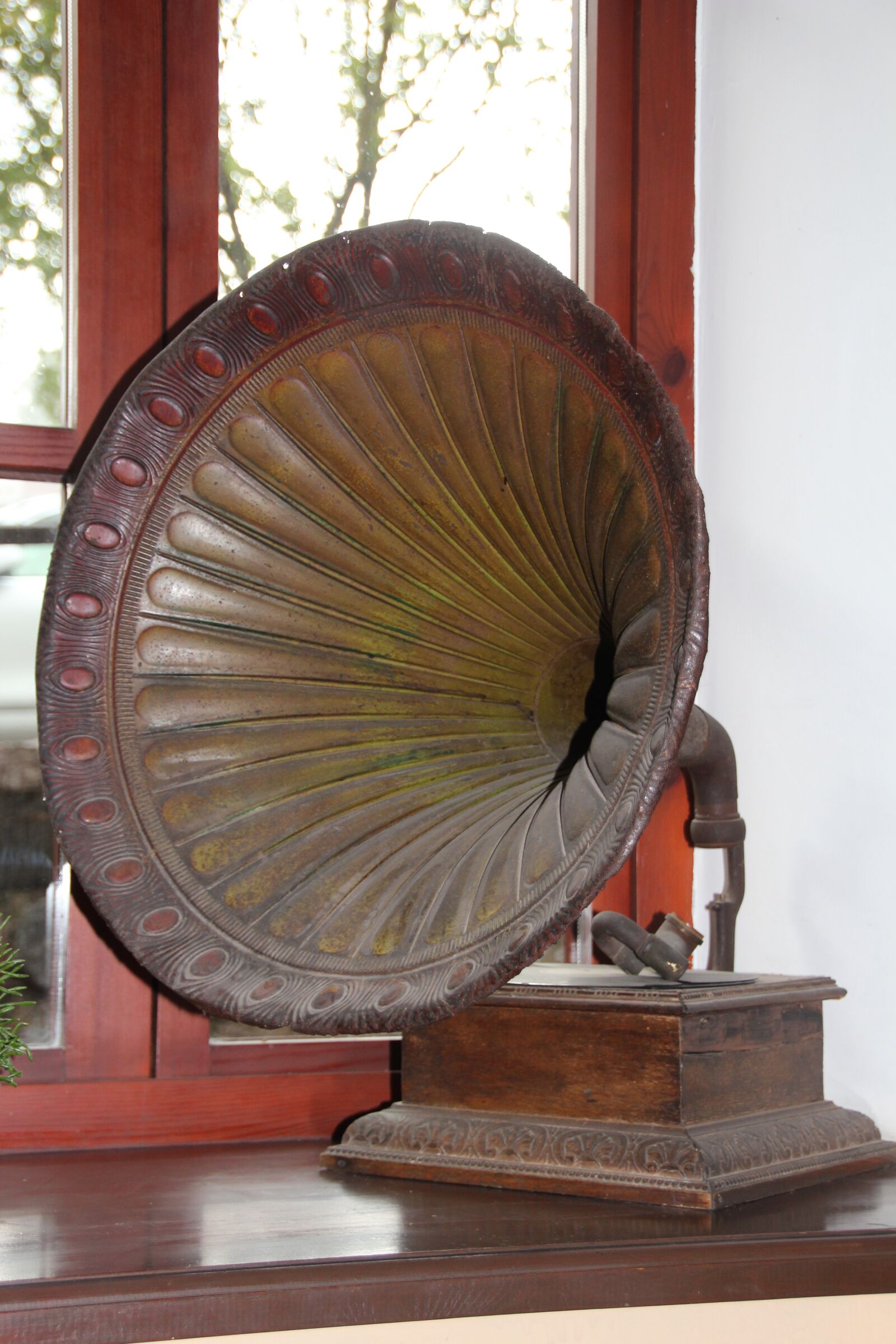 Canon EOS 600D (Rebel EOS T3i / EOS Kiss X5) sample photo. Gramophone, funnel, music photography