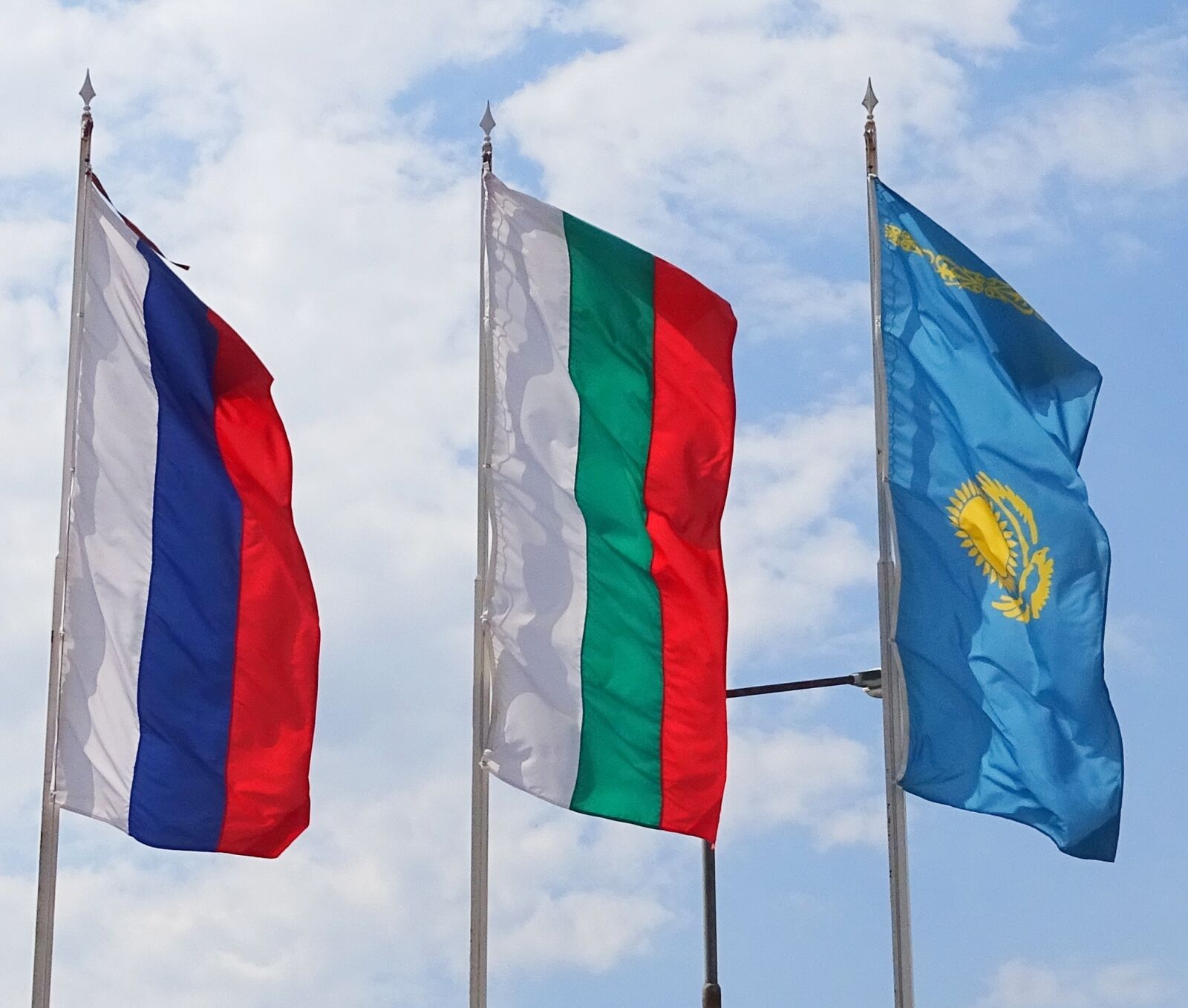 Sony Cyber-shot DSC-HX400V sample photo. Flags, russia, bulgaria photography