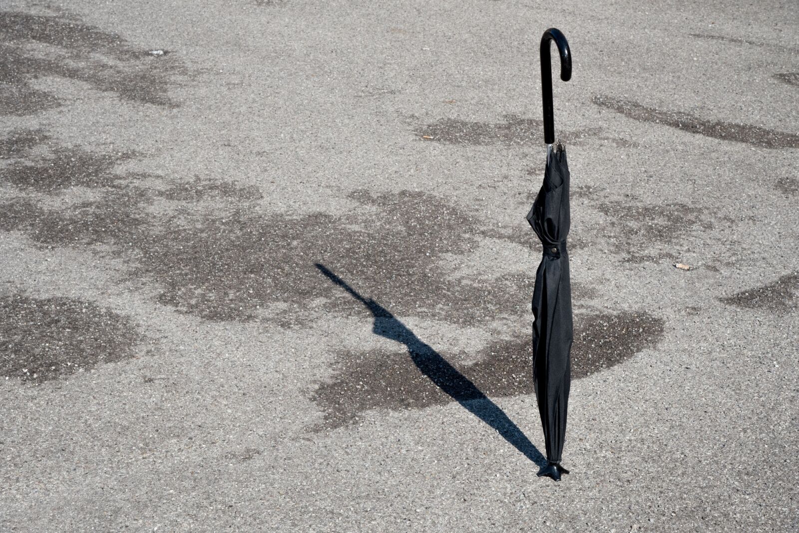 Nikon D750 sample photo. Shadow, umbrella, balance photography
