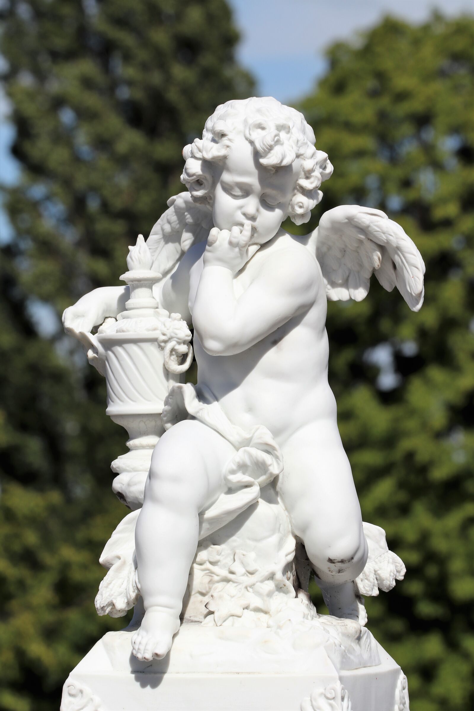 Canon EOS 200D (EOS Rebel SL2 / EOS Kiss X9) sample photo. White angel, statue, sculpture photography