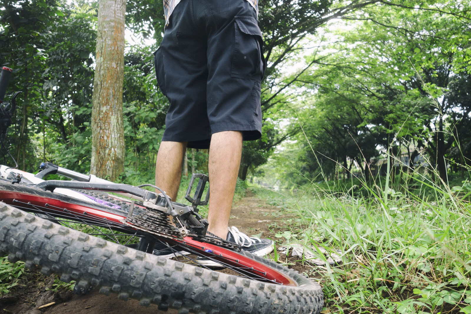 Sony Cyber-shot DSC-RX100 sample photo. Bike, mountain, bike, sneakers photography