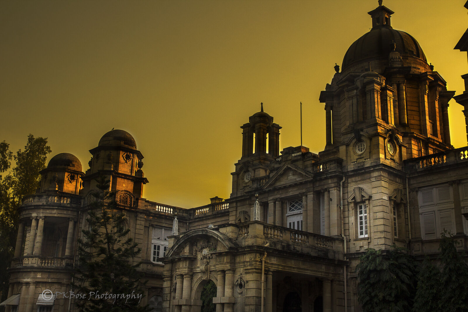 Canon EOS 60D + Tamron SP AF 17-50mm F2.8 XR Di II LD Aspherical (IF) sample photo. Architecture, palace, vadodara_india photography