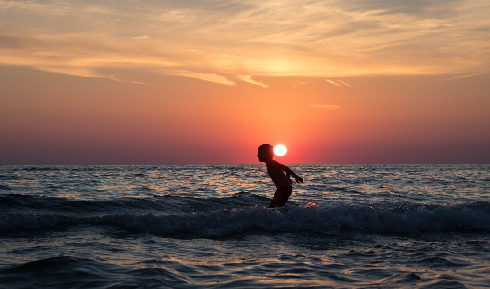 Canon EOS 80D sample photo. Beach, boy, clouds, dawn photography