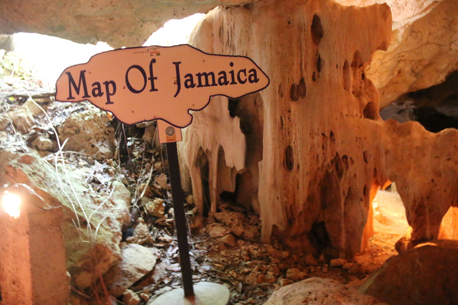 Canon EF-S 18-135mm F3.5-5.6 IS sample photo. Cave photography