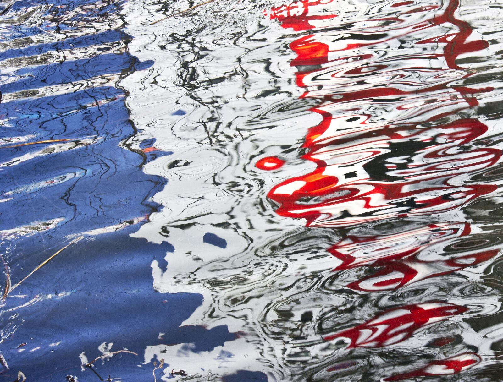 Canon EOS 600D (Rebel EOS T3i / EOS Kiss X5) sample photo. Water, reflection, abstract photography