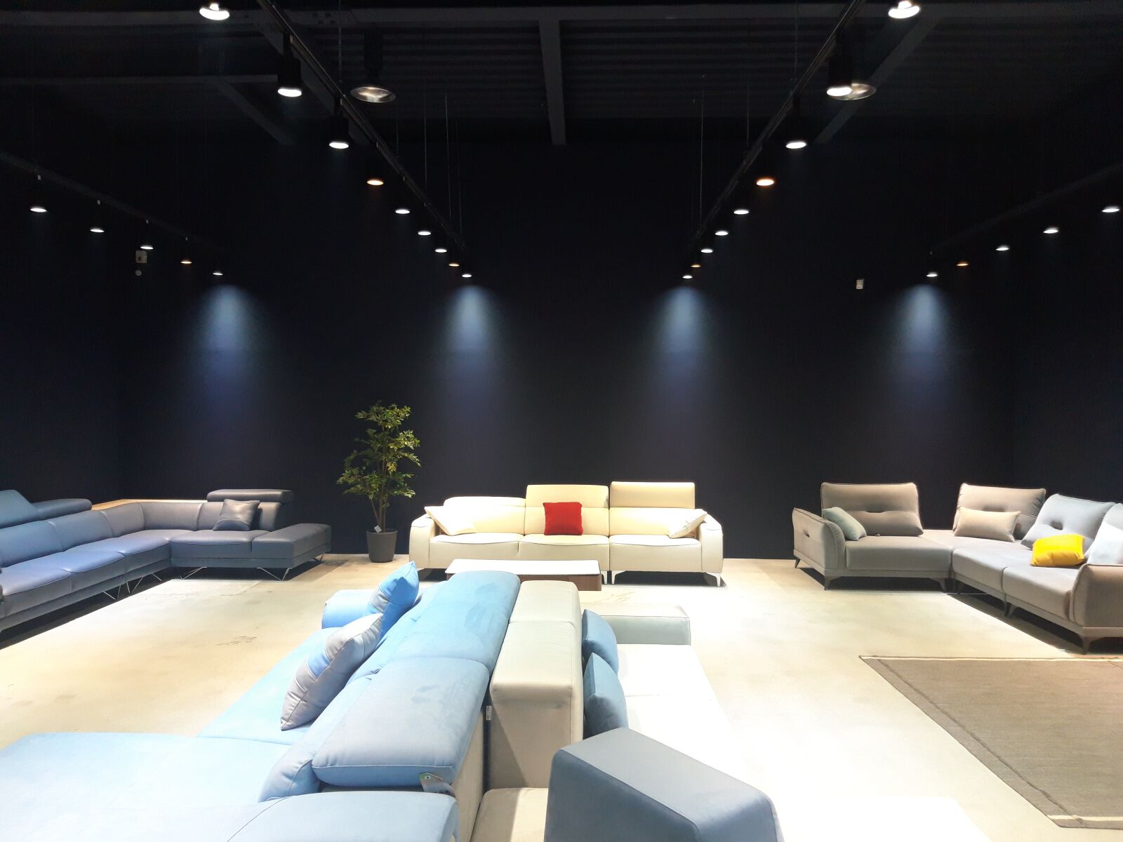 Samsung Galaxy A6 sample photo. Leather, sofa, placement photography