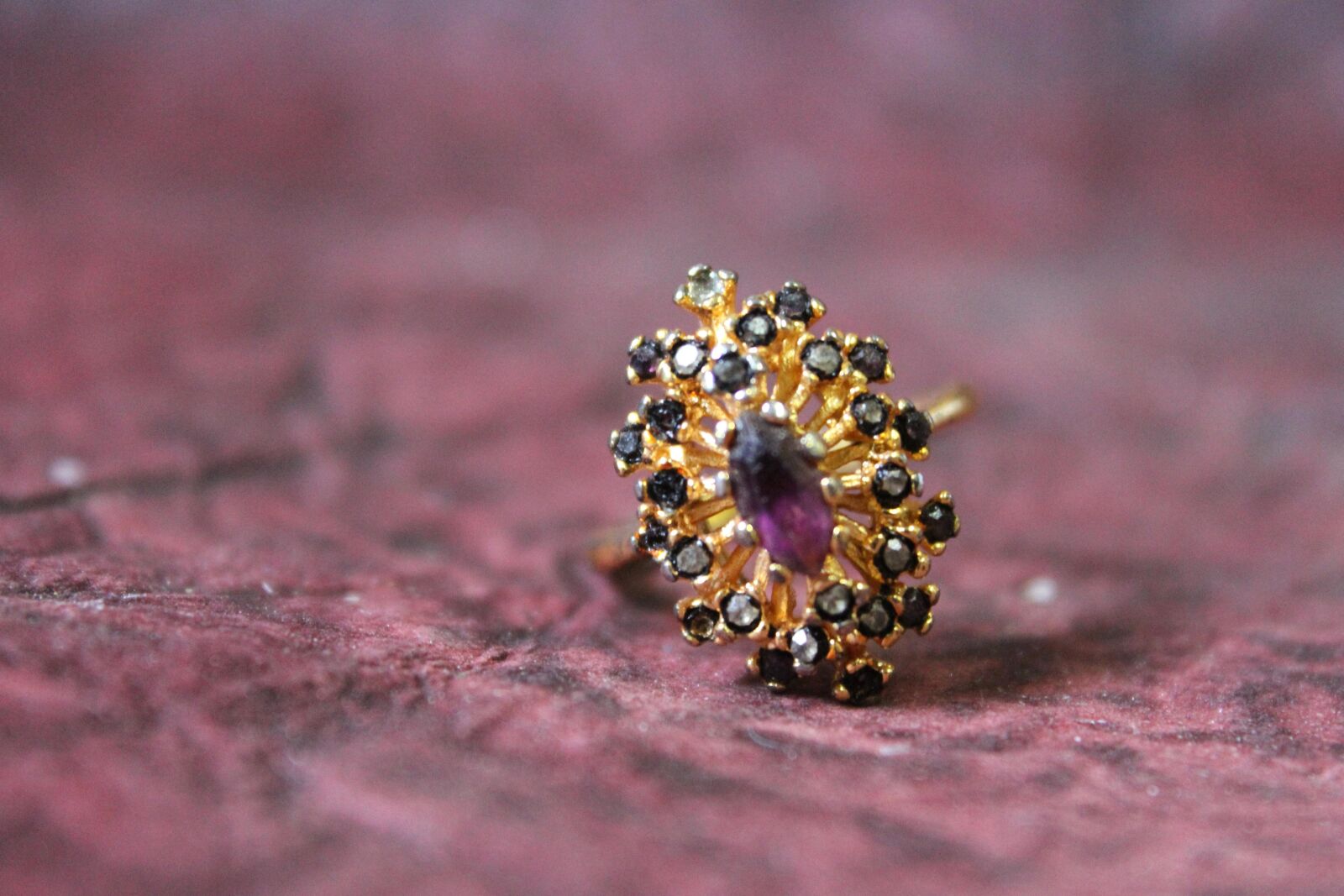 Canon EOS 600D (Rebel EOS T3i / EOS Kiss X5) sample photo. Jewelry, ring, gold, purple photography