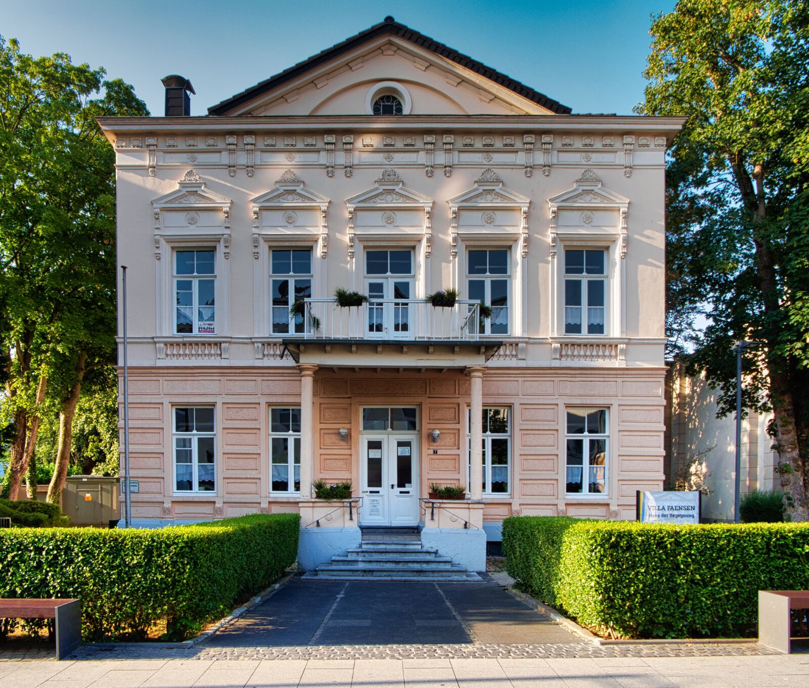 Olympus OM-D E-M10 III sample photo. Villa faensen, eschweiler, house photography