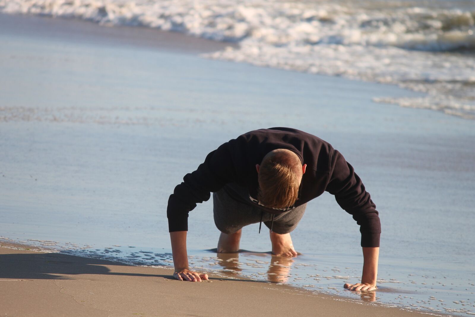 Canon EOS 1100D (EOS Rebel T3 / EOS Kiss X50) sample photo. Pushups, sport, beach photography