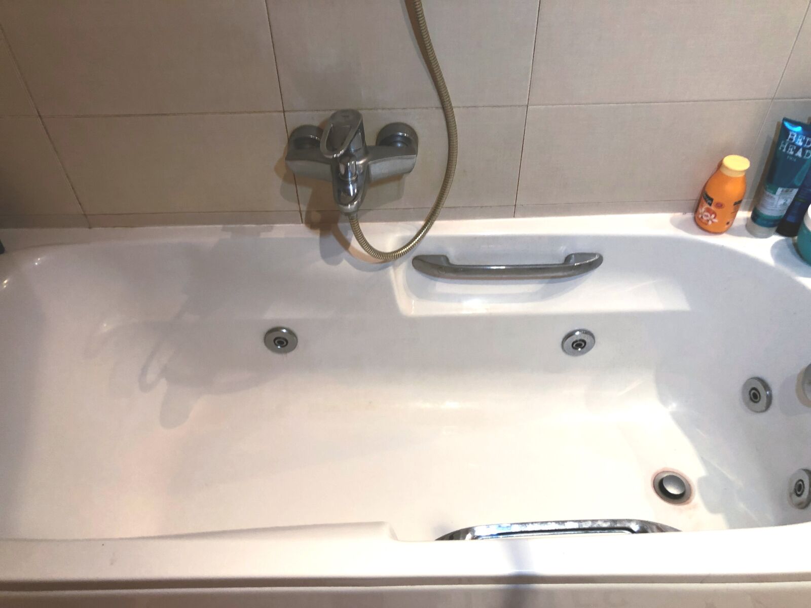 iPhone X back dual camera 4mm f/1.8 sample photo. Jacuzzi, bath, shower photography