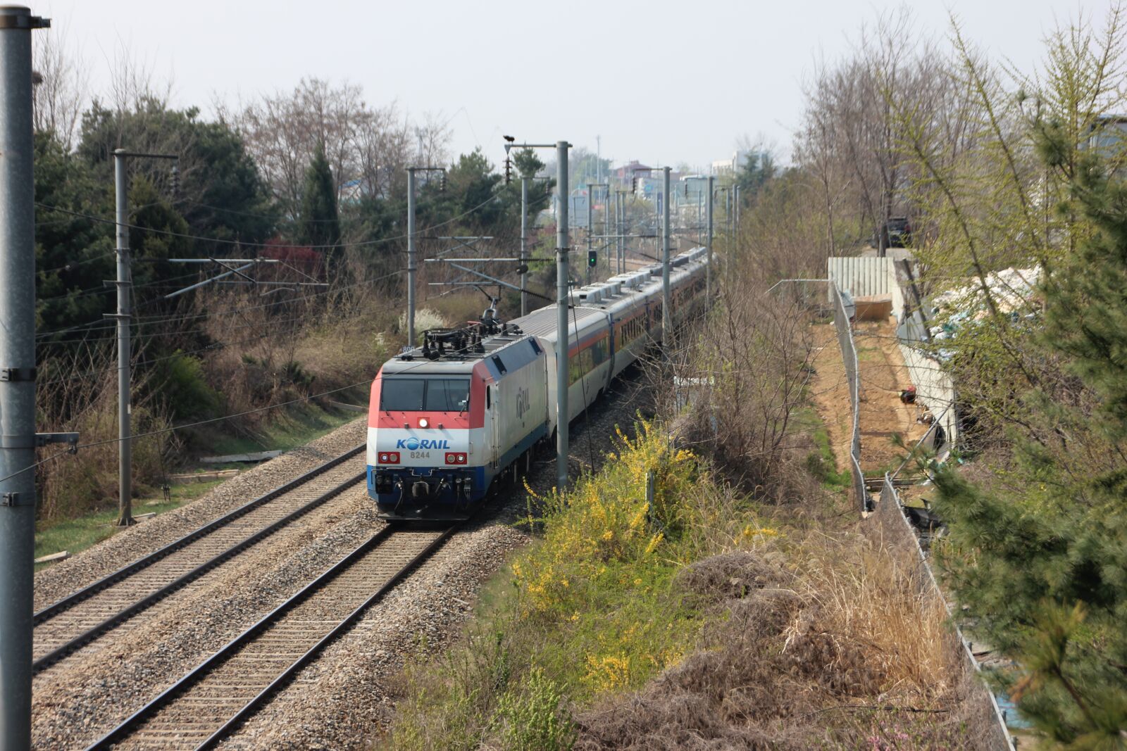 Canon EOS 600D (Rebel EOS T3i / EOS Kiss X5) sample photo. Korea, railway, transportation photography