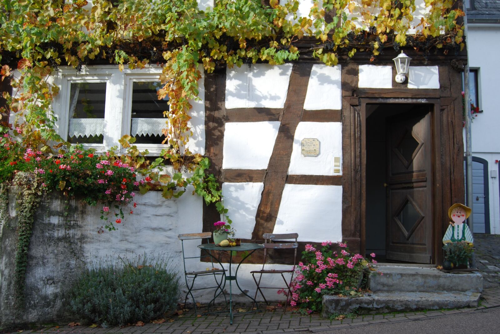Nikon D60 sample photo. Home, truss, inviting photography