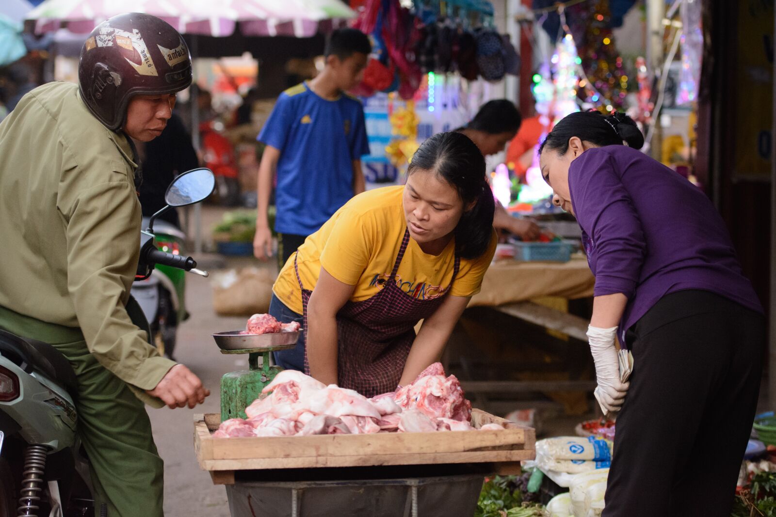 Nikon D7100 sample photo. People, market, man photography