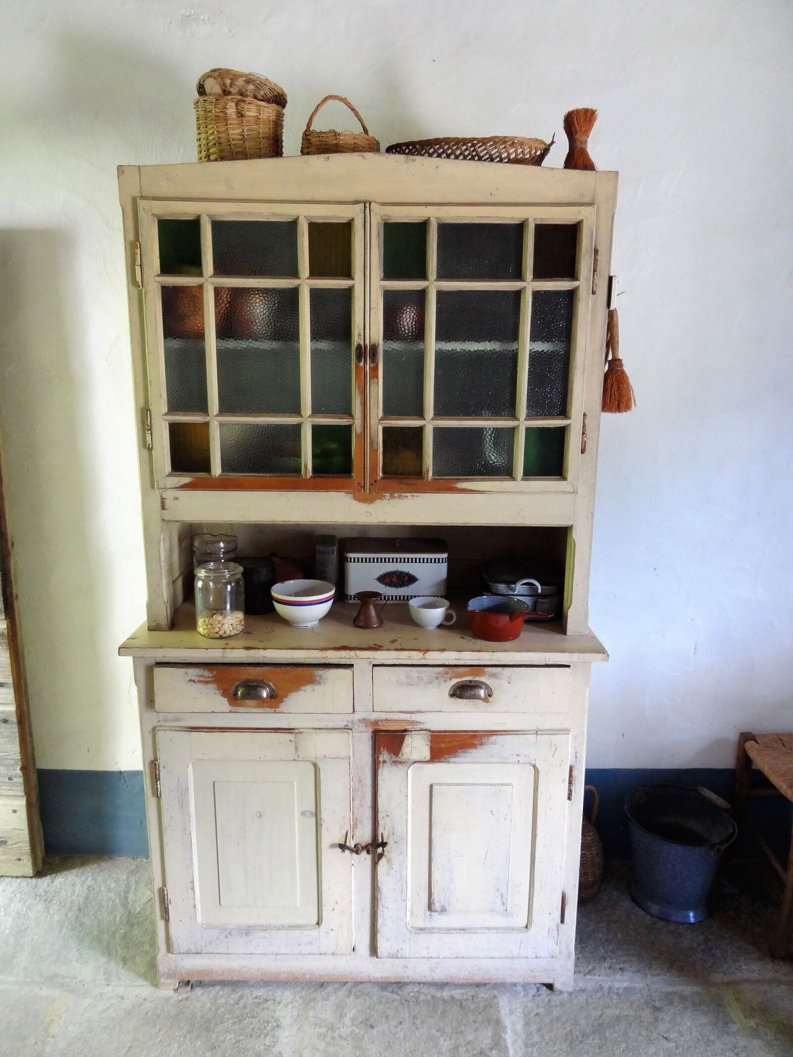Sony Cyber-shot DSC-HX9V sample photo. Kitchen cabinet, vintage, old photography