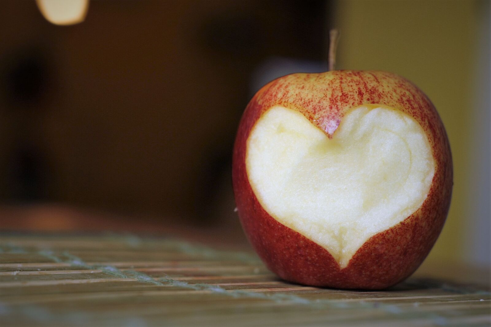 Canon EOS 40D sample photo. Apple, heart, fruit photography
