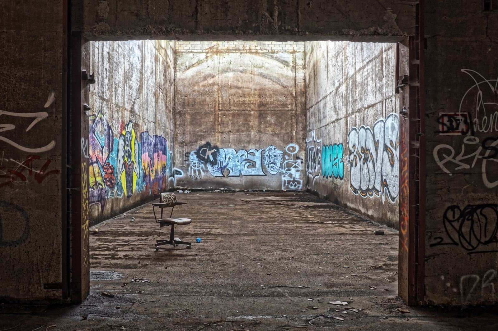 Olympus OM-D E-M10 sample photo. Architecture, abandoned, old photography