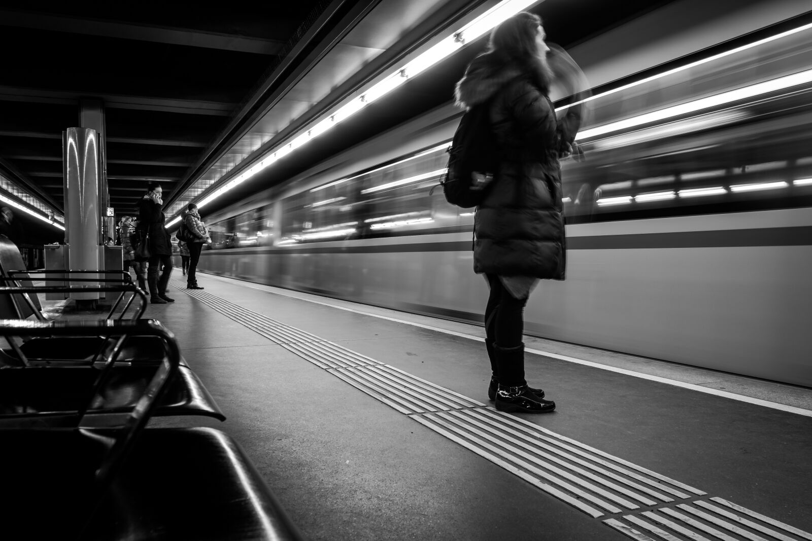 Olympus PEN E-PL7 sample photo. Transport system, fast, metro photography