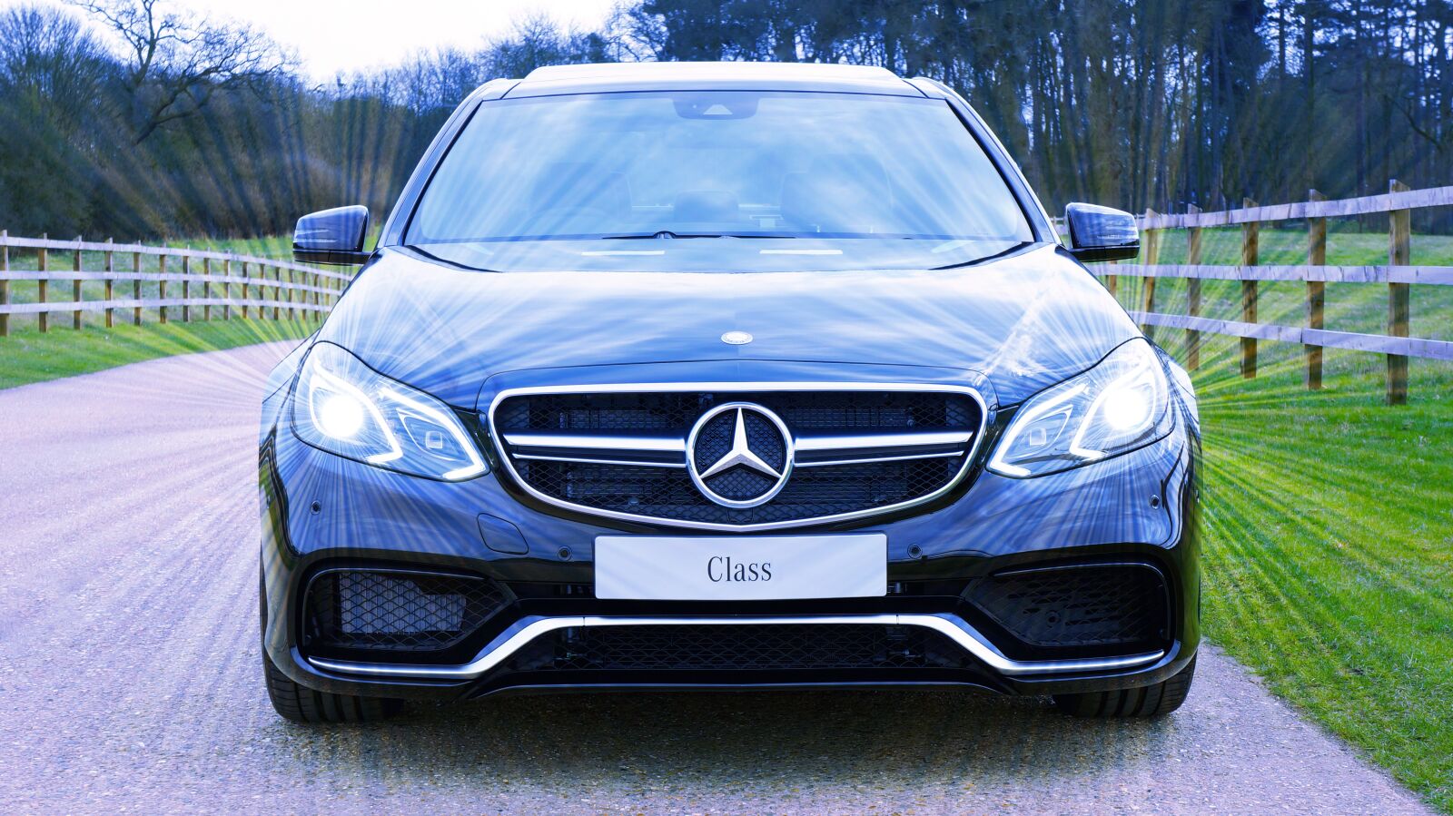 Sony Alpha NEX-5N + Sony E 18-55mm F3.5-5.6 OSS sample photo. Car, class, mercedes, benz photography