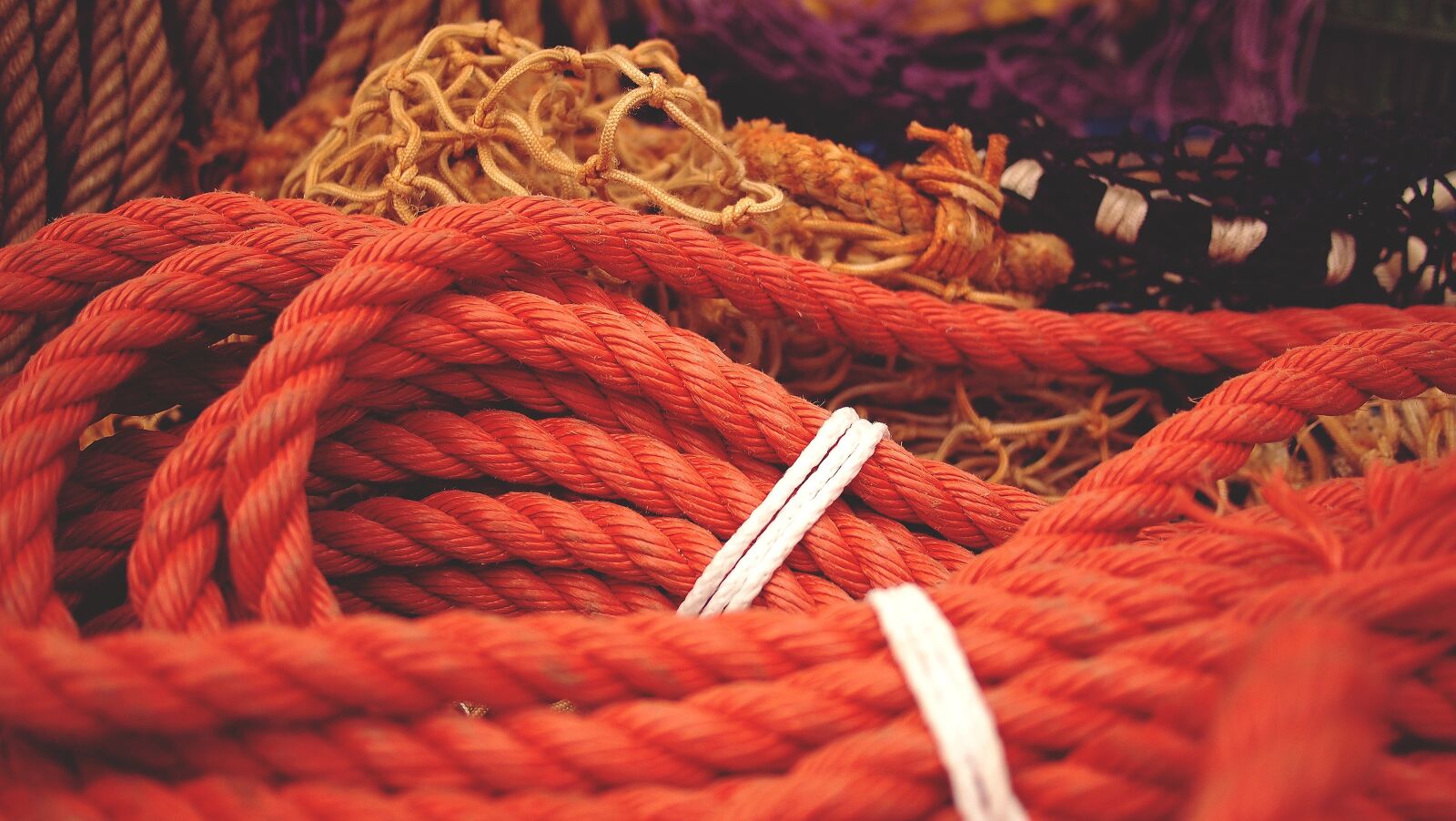 Olympus PEN E-PL1 sample photo. Ropes, boat, sailing photography