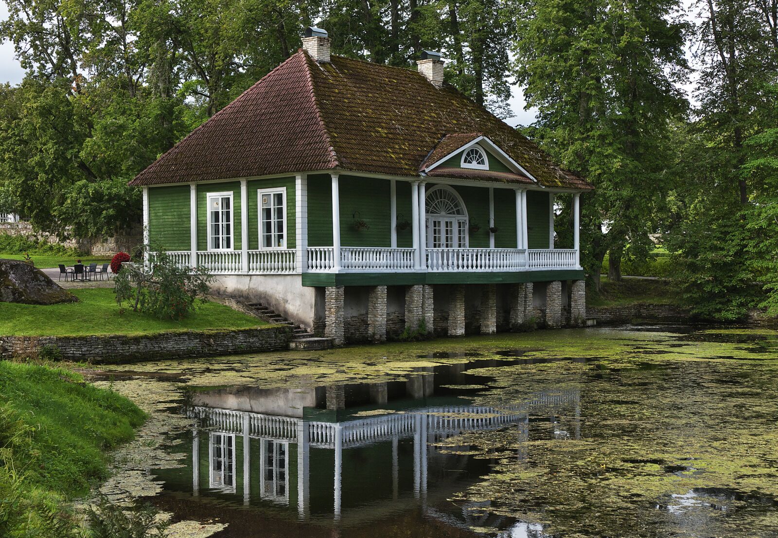 Panasonic Lumix DMC-FZ1000 sample photo. Summer house, mirroring, lake photography