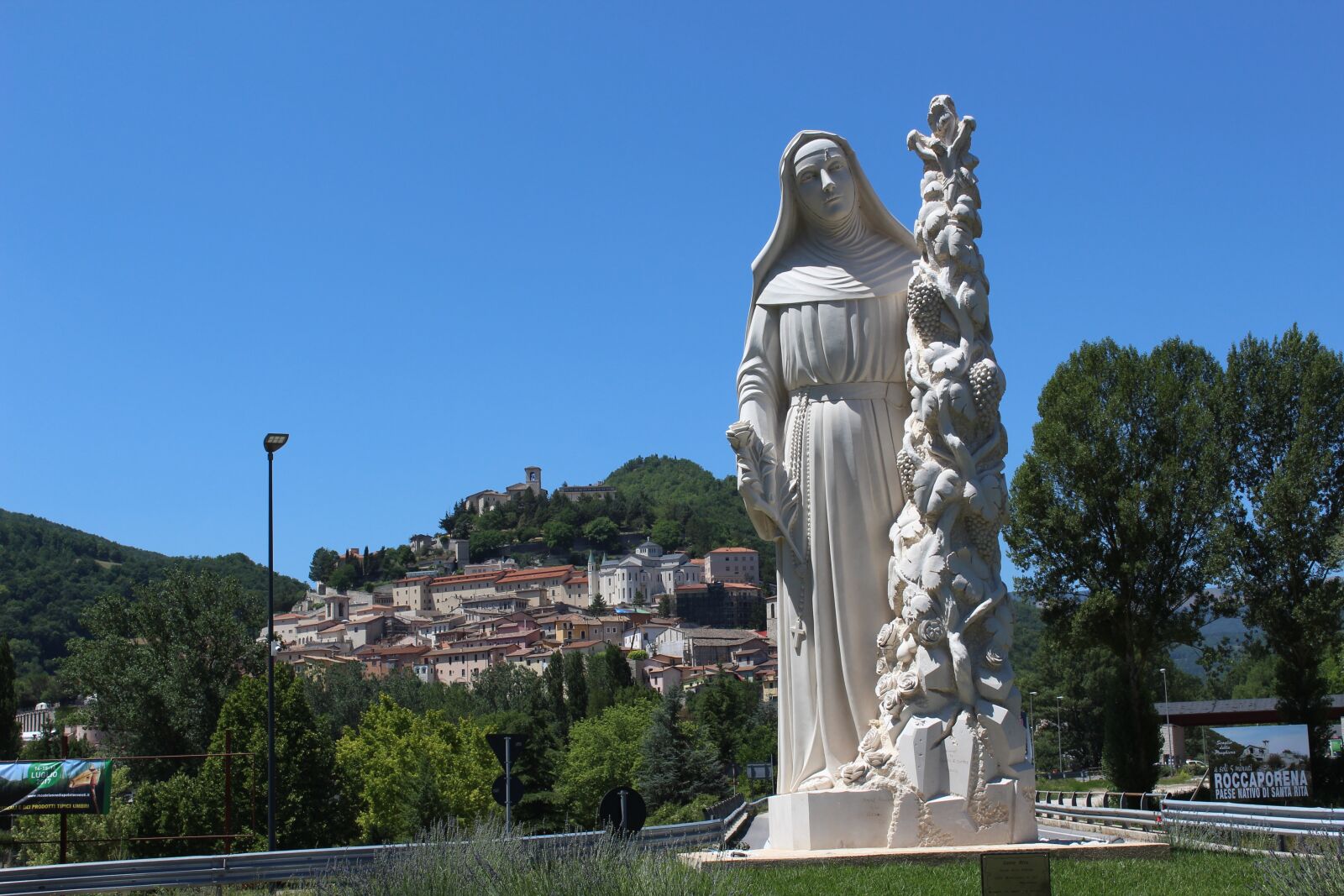Canon EOS 1200D (EOS Rebel T5 / EOS Kiss X70 / EOS Hi) sample photo. Umbria, cascia, landscape photography