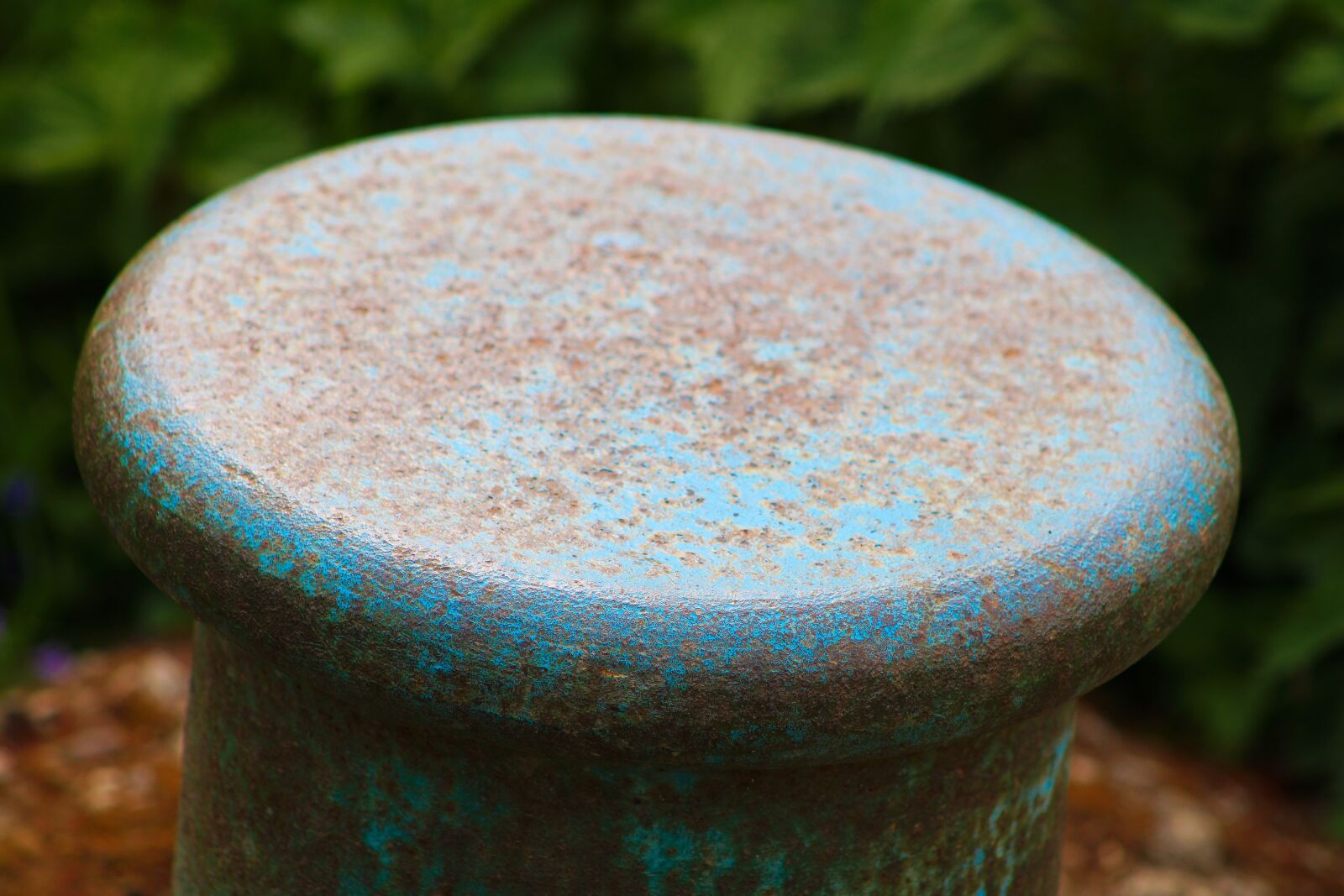 Canon EOS 2000D (EOS Rebel T7 / EOS Kiss X90 / EOS 1500D) sample photo. Rust, bollard, port photography