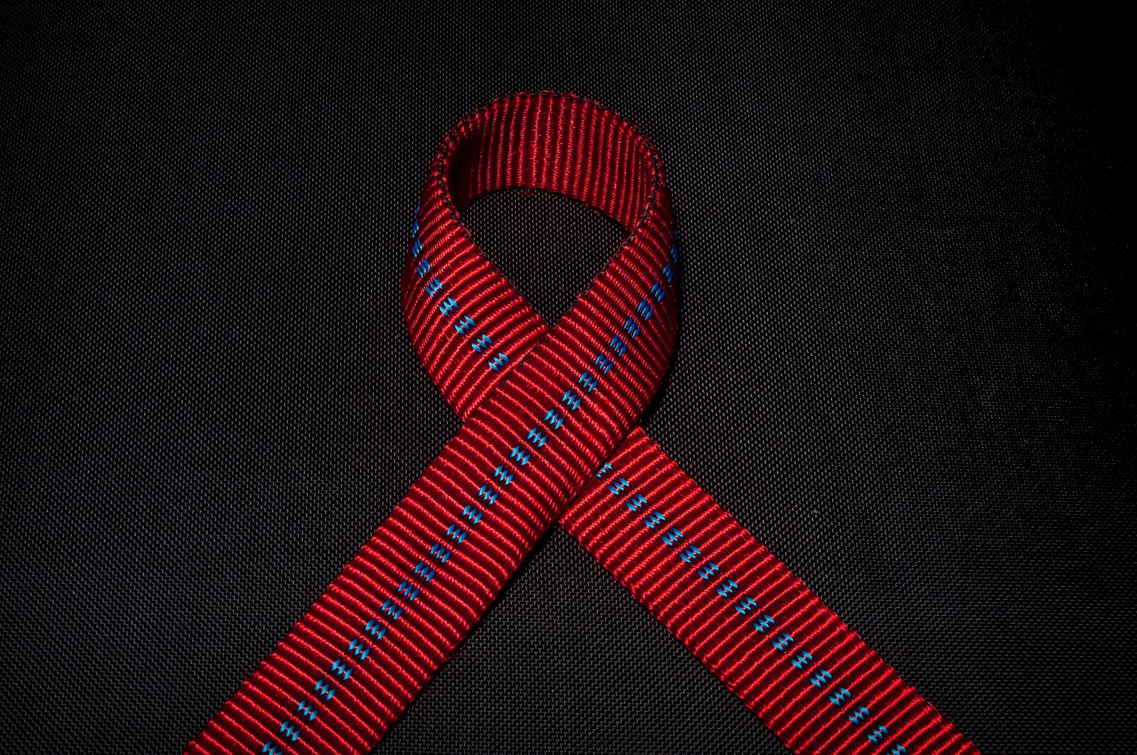 Nikon D90 sample photo. Hose band, sling, red photography