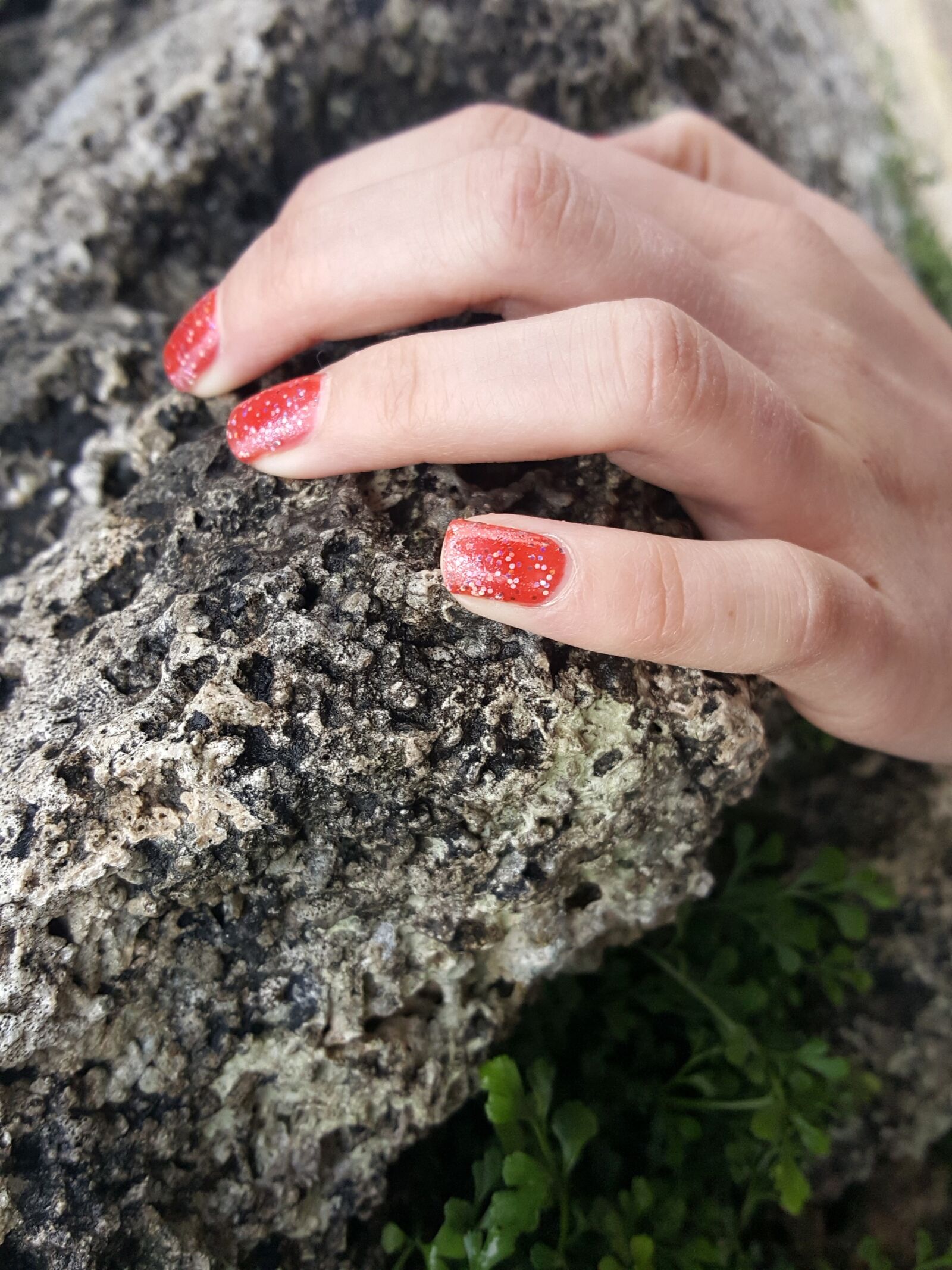 Samsung Galaxy S6 sample photo. Hand, nail varnish, red photography