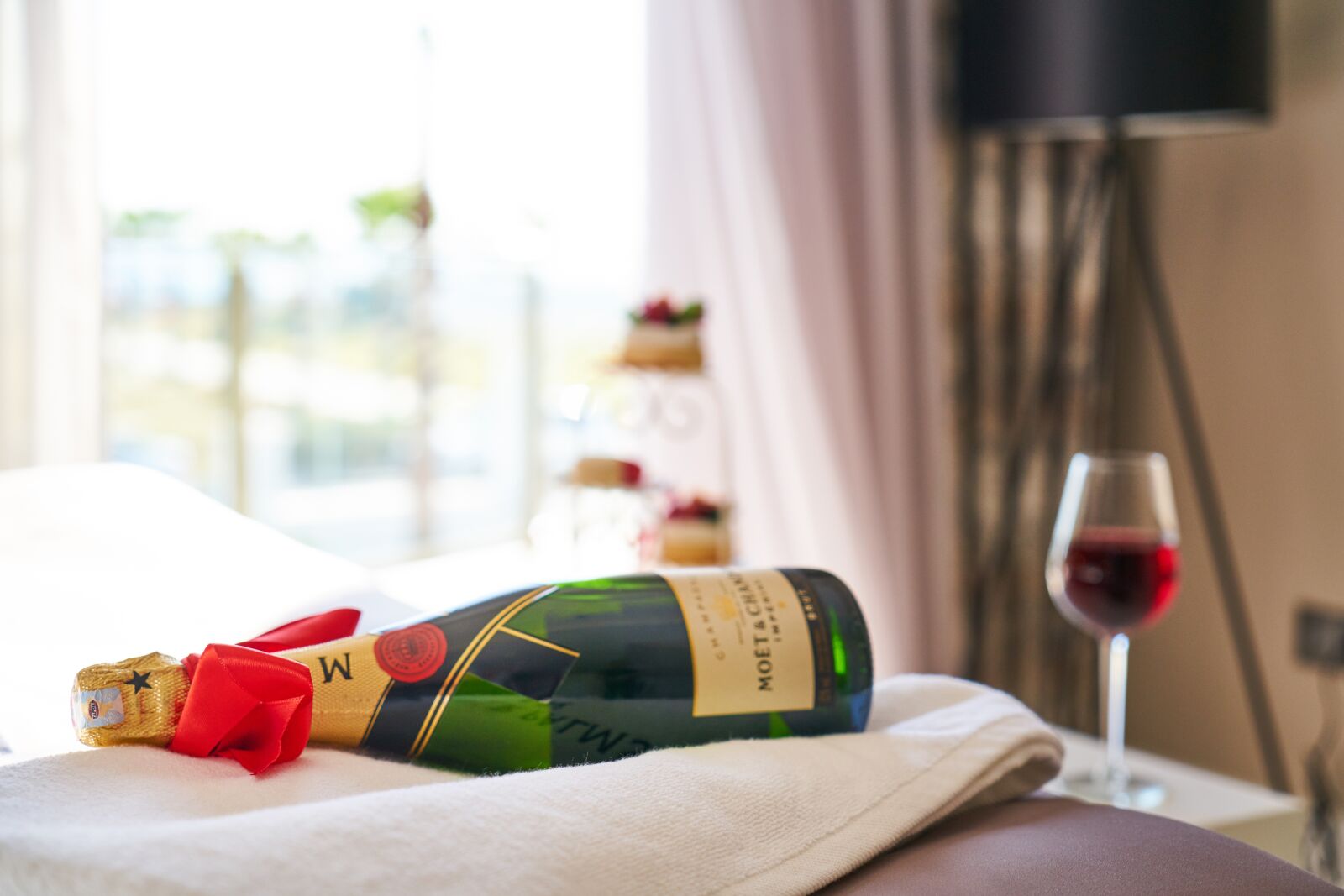Sony a7R II sample photo. Wine, fruit, bed photography